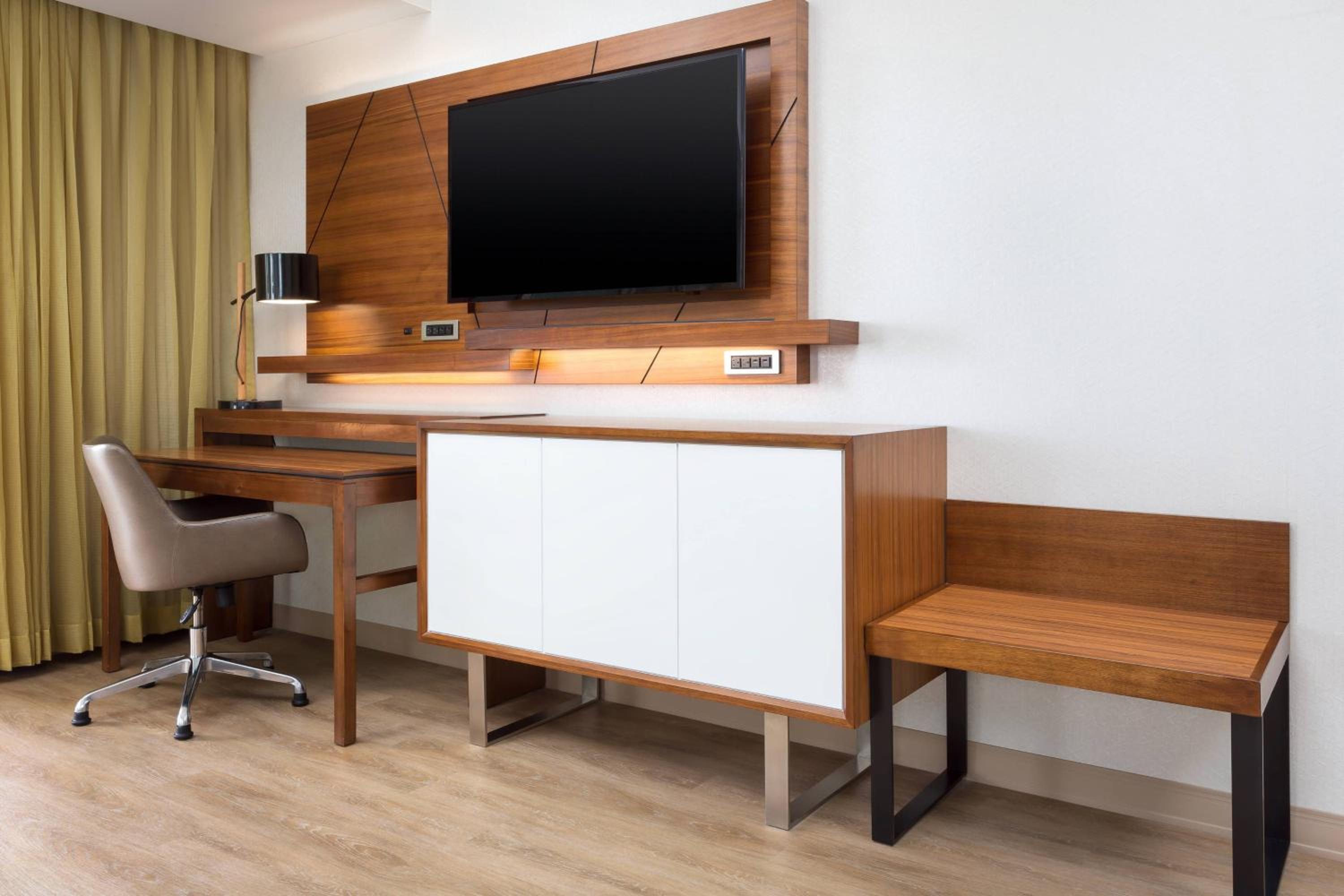 Studio Suite with Two Queen Beds and Balcony