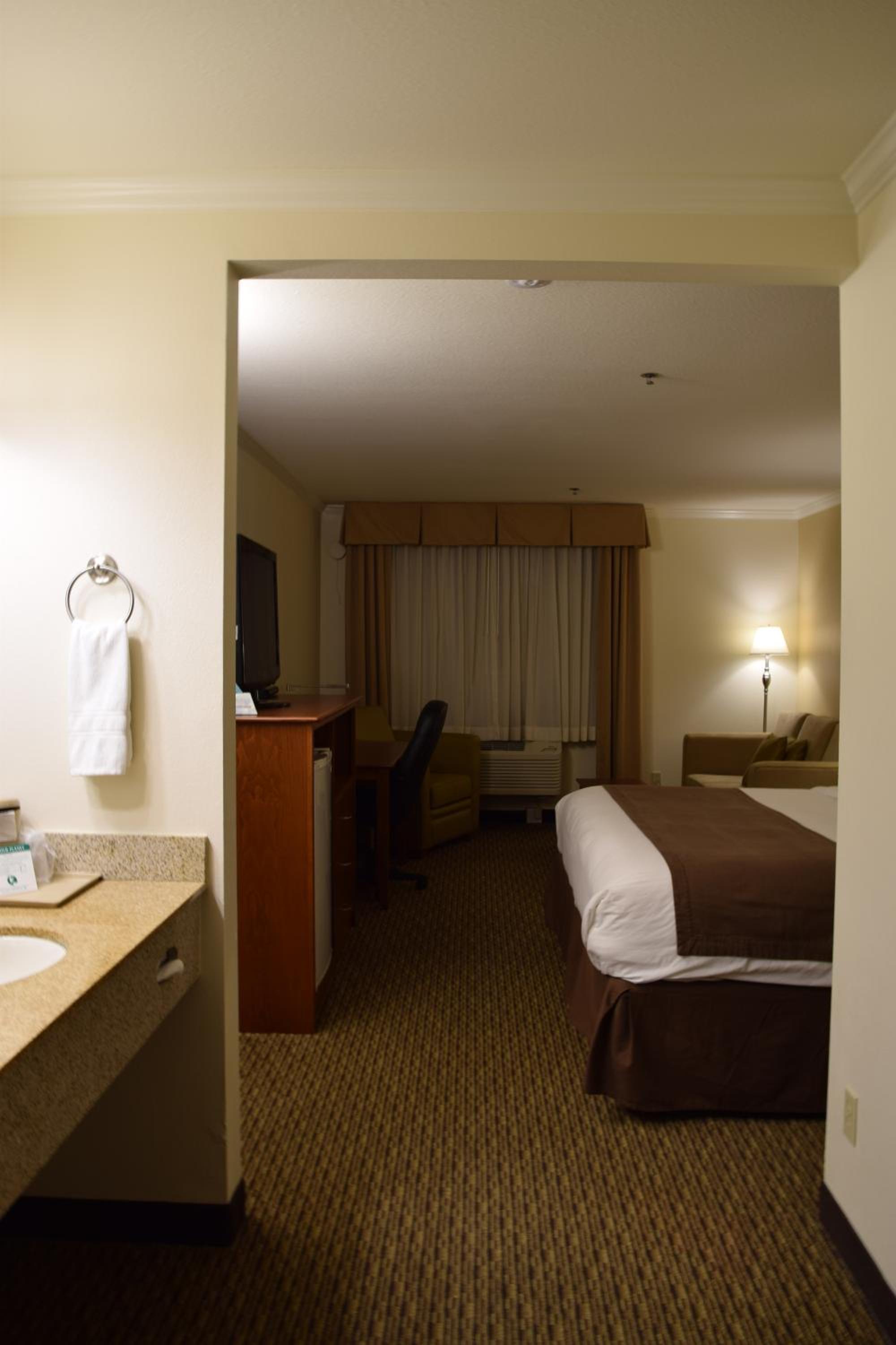 Queen Room with Sofa Bed - Non-Smoking