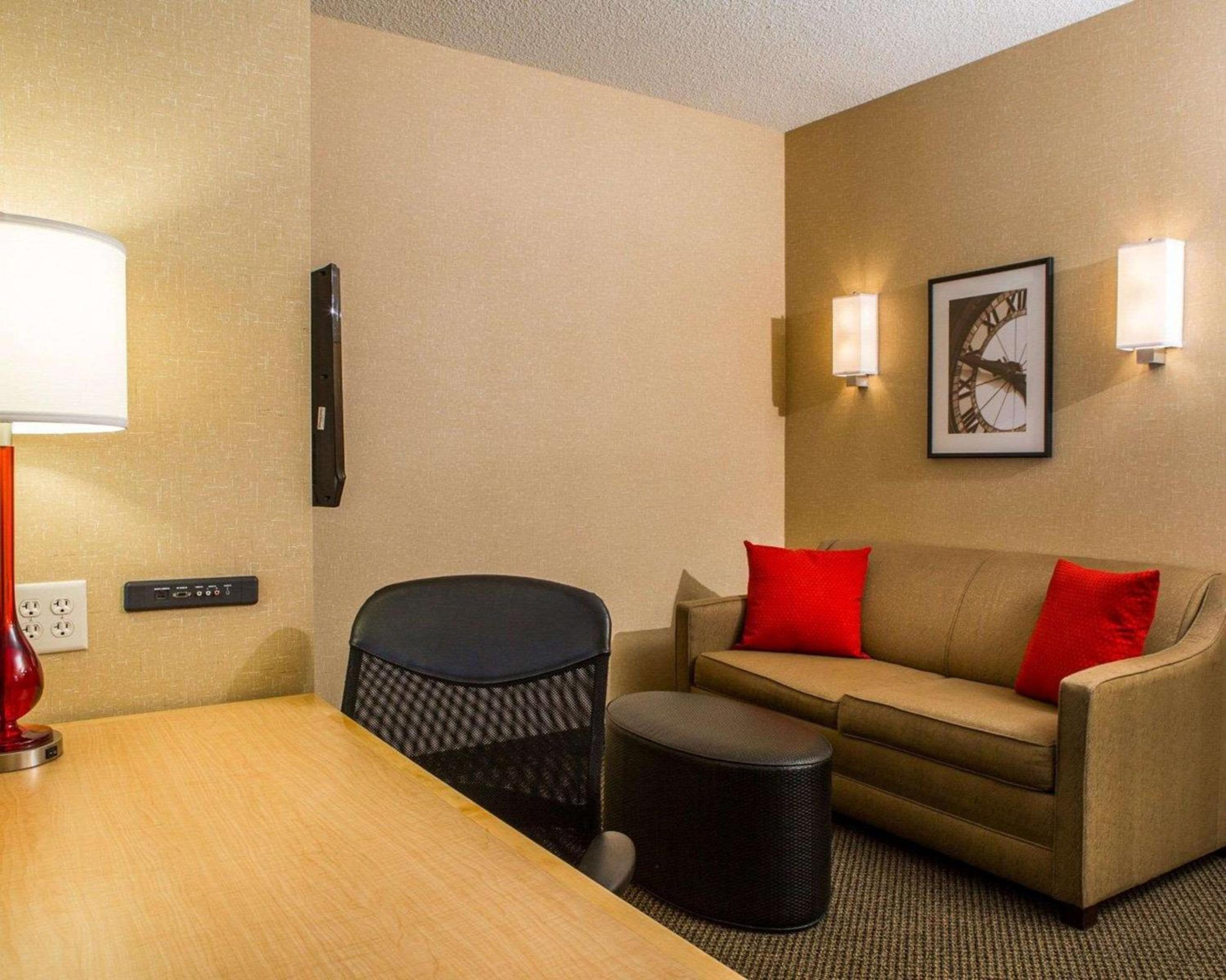 King Suite - Non-Smoking