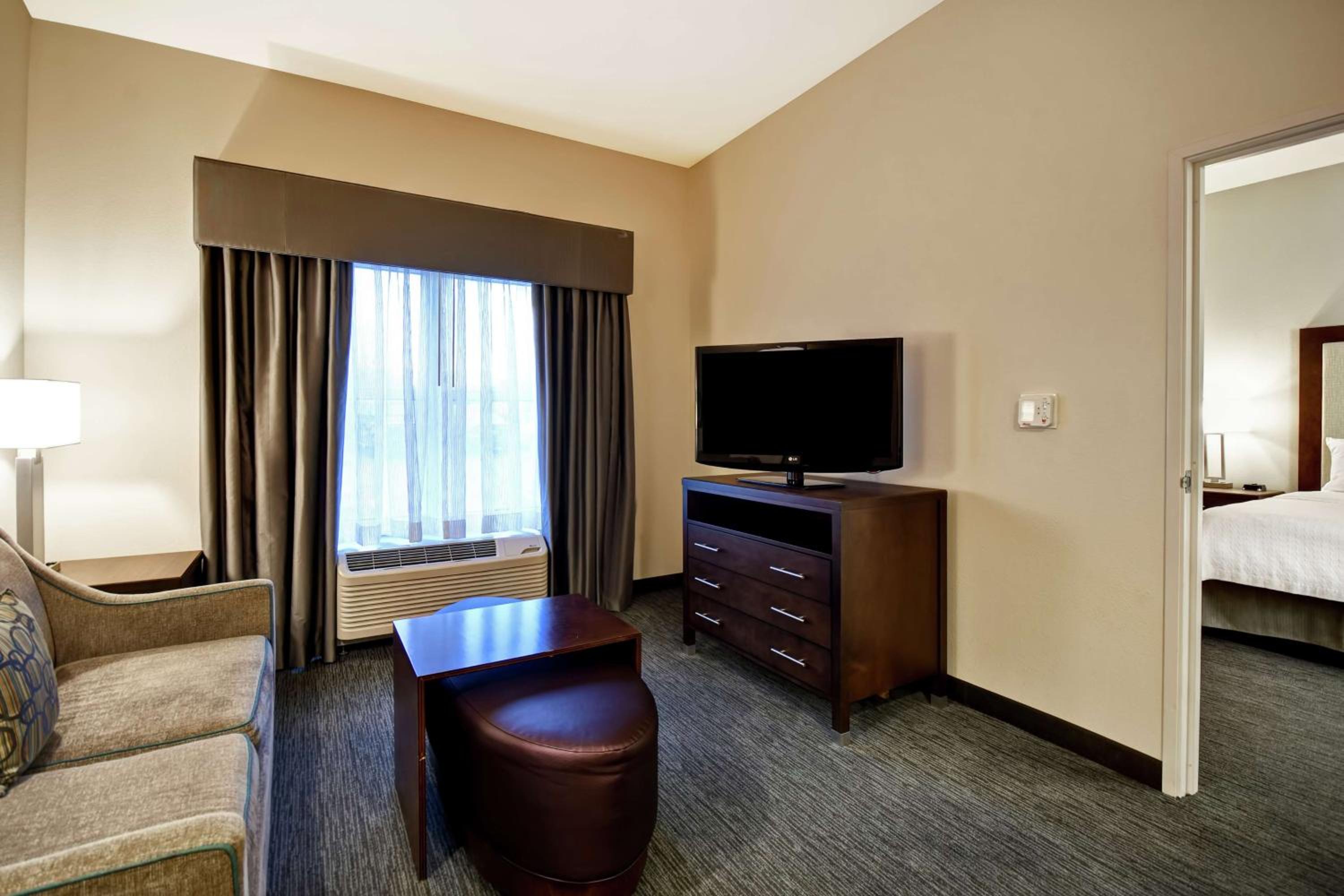 One-Bedroom King Suite - Non-Smoking