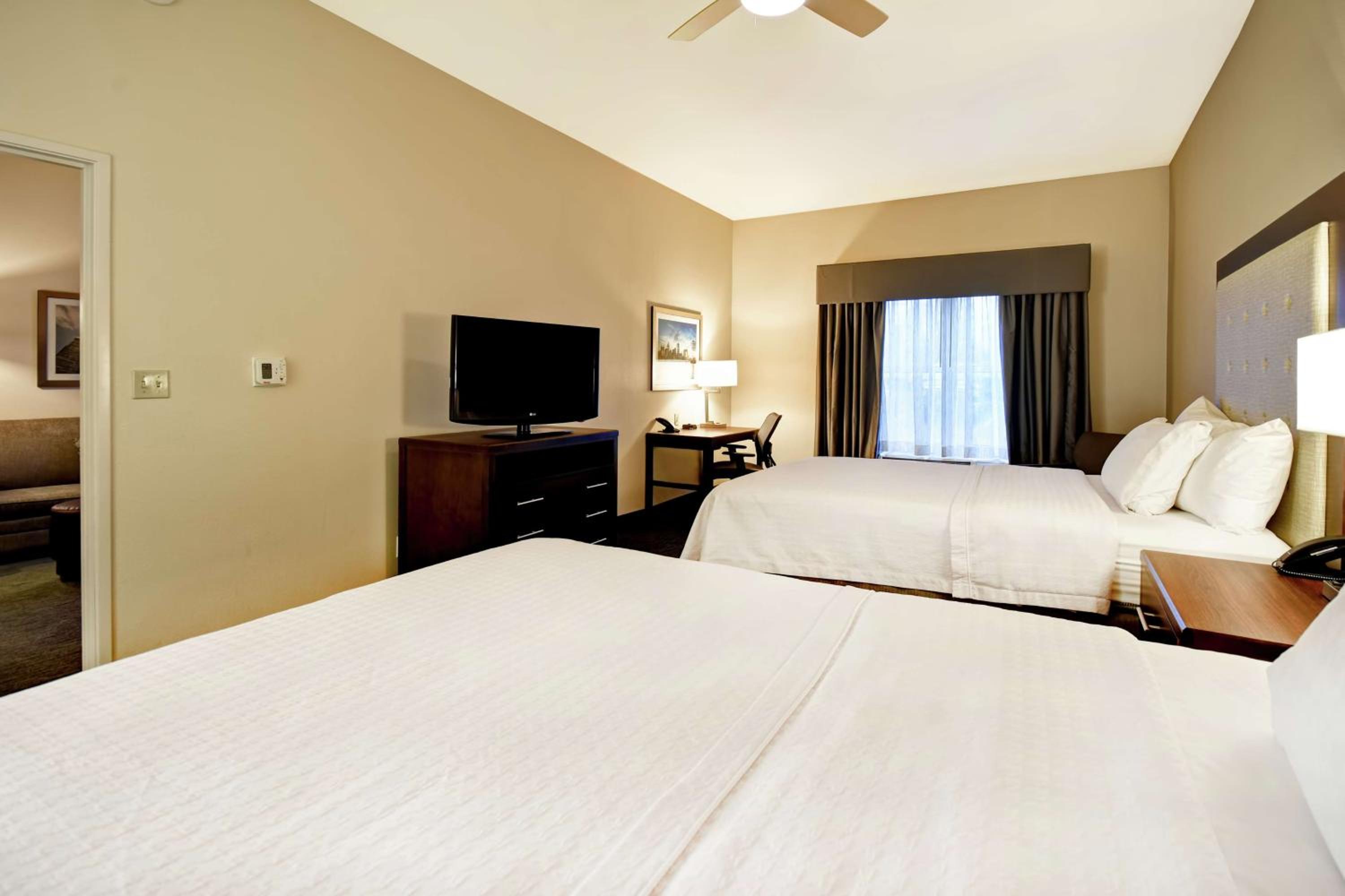 One-Bedroom Queen Suite with Two Queen Beds - Non-Smoking
