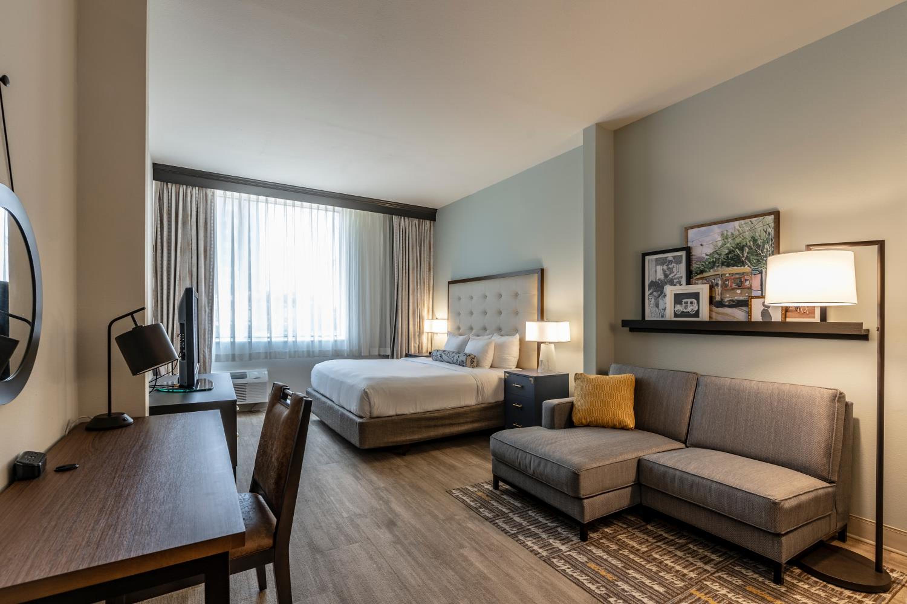 Deluxe King Room - Non-Smoking