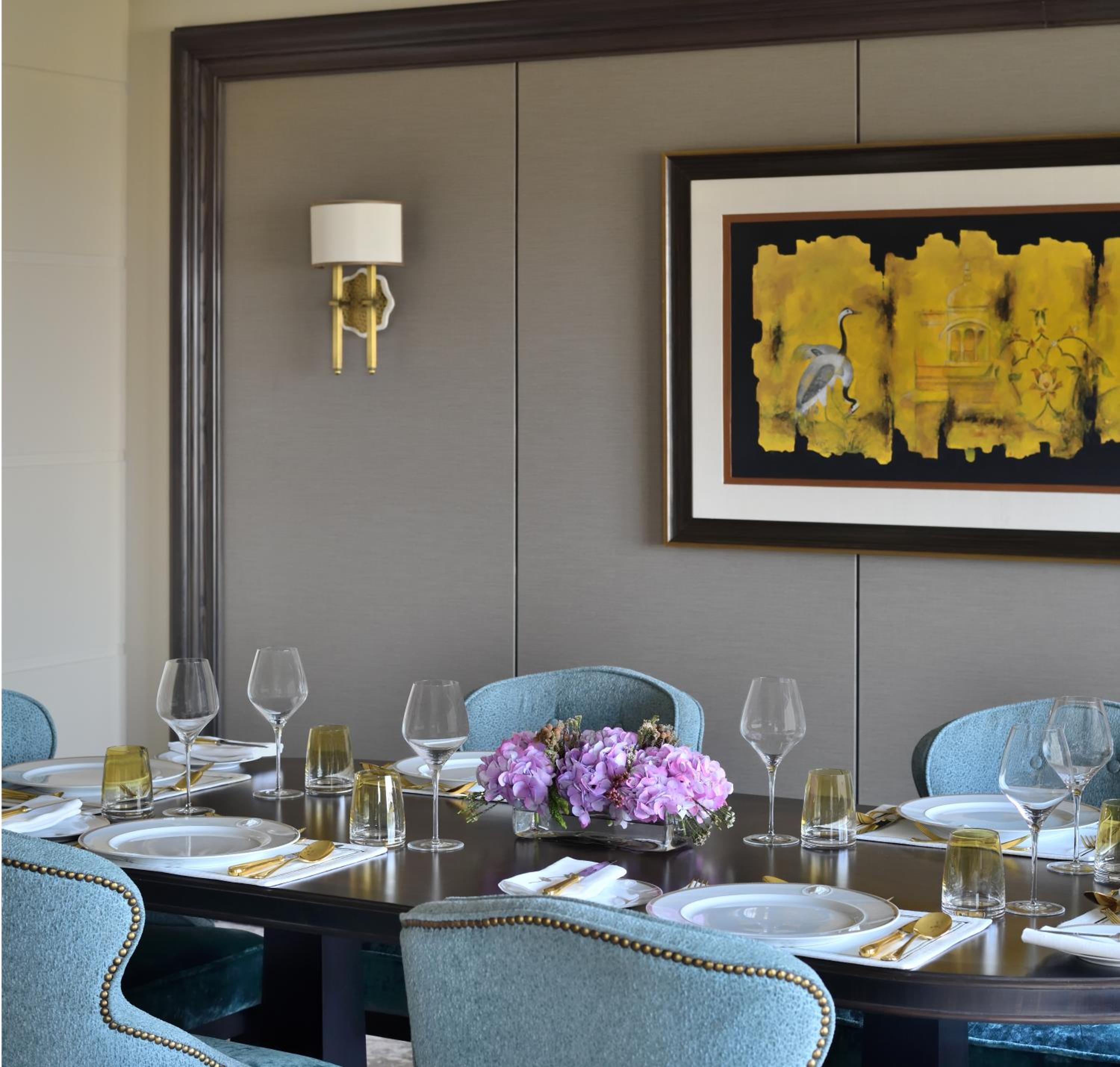 Grand Luxury Suite with one way airport transfer and access to club lounge