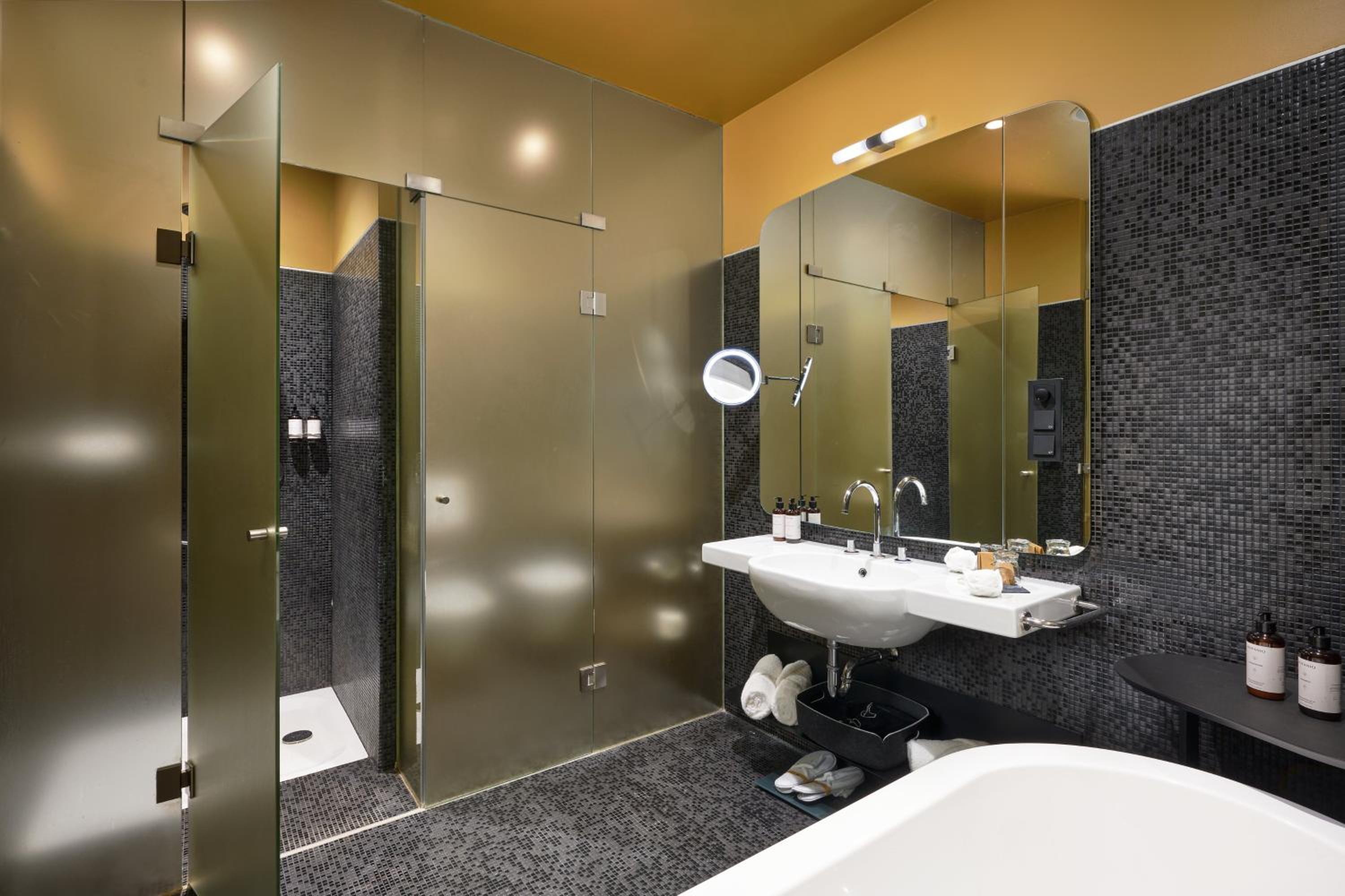 Premium King Room with City View