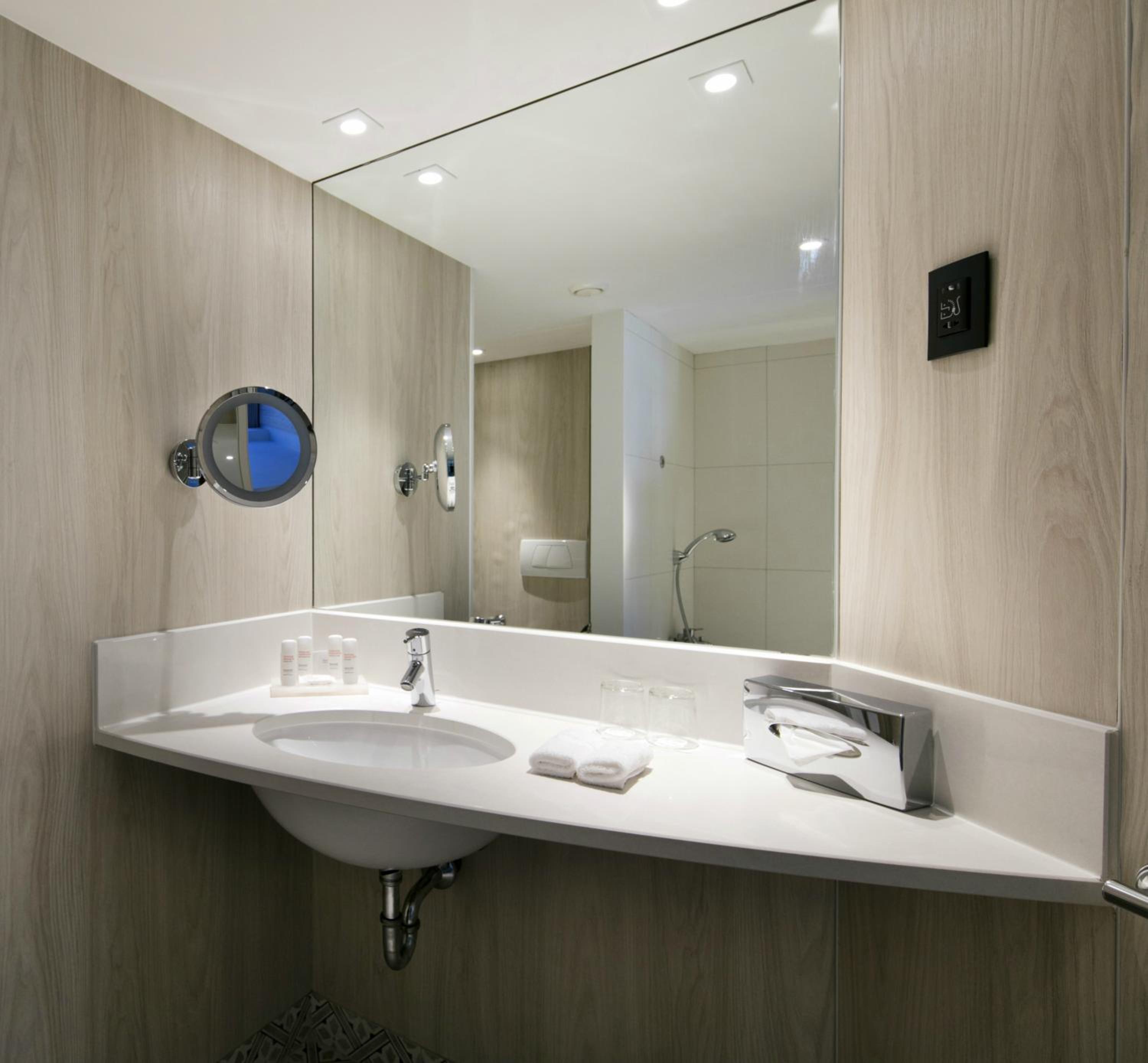 Family Room with Sea View and Terrace