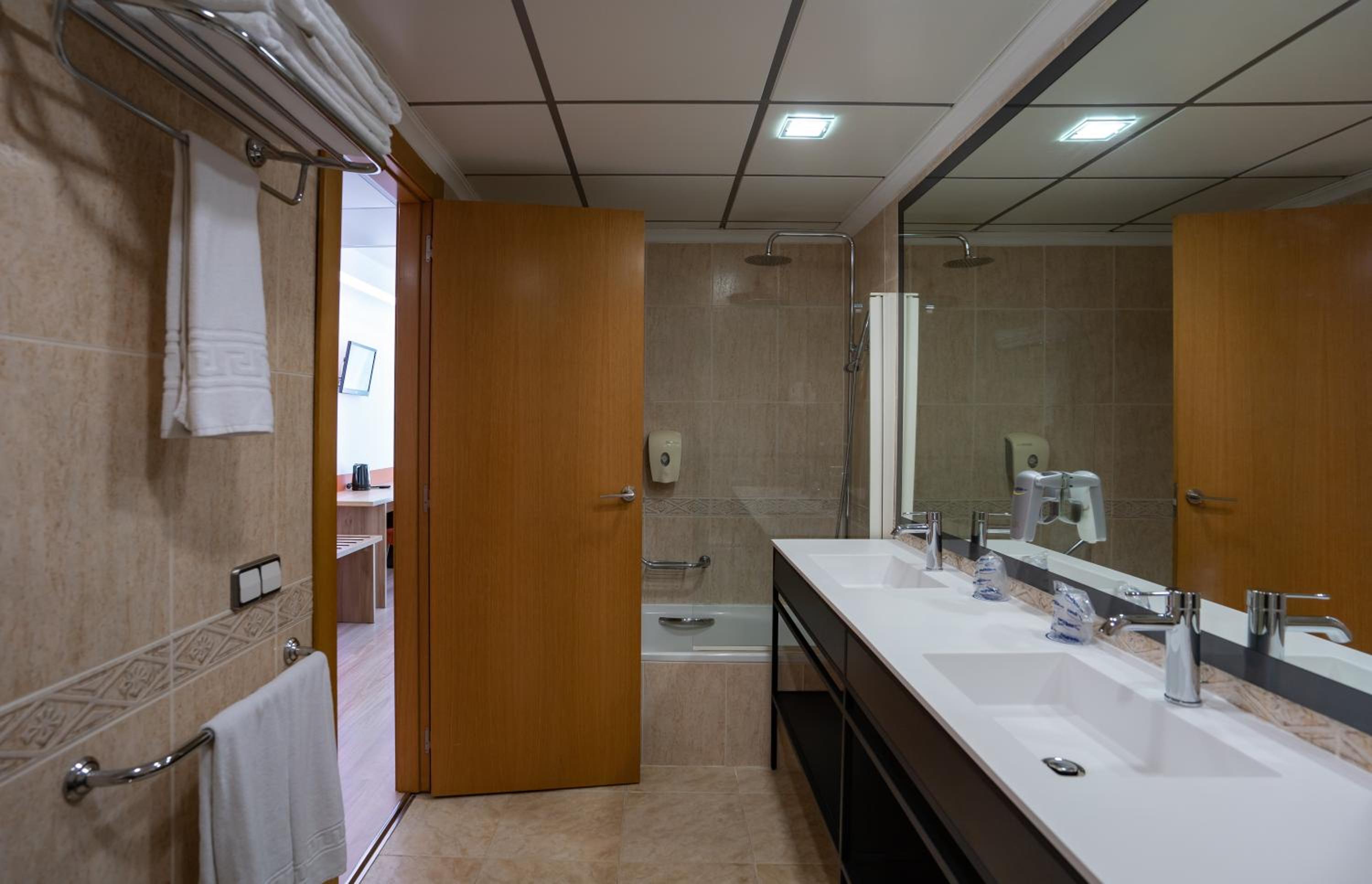 Family Room (4 Adults)