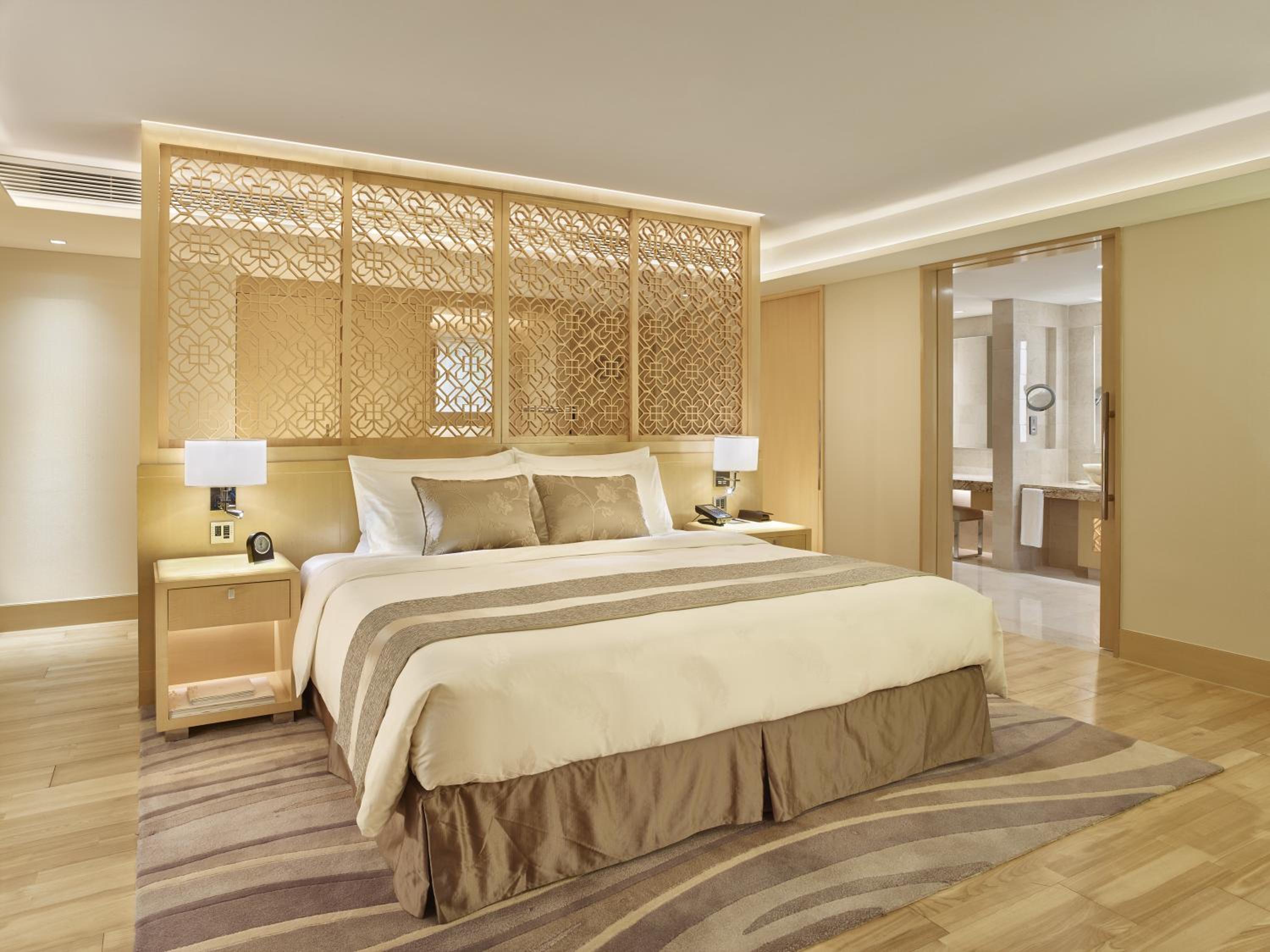 Club Deluxe King Room with River View