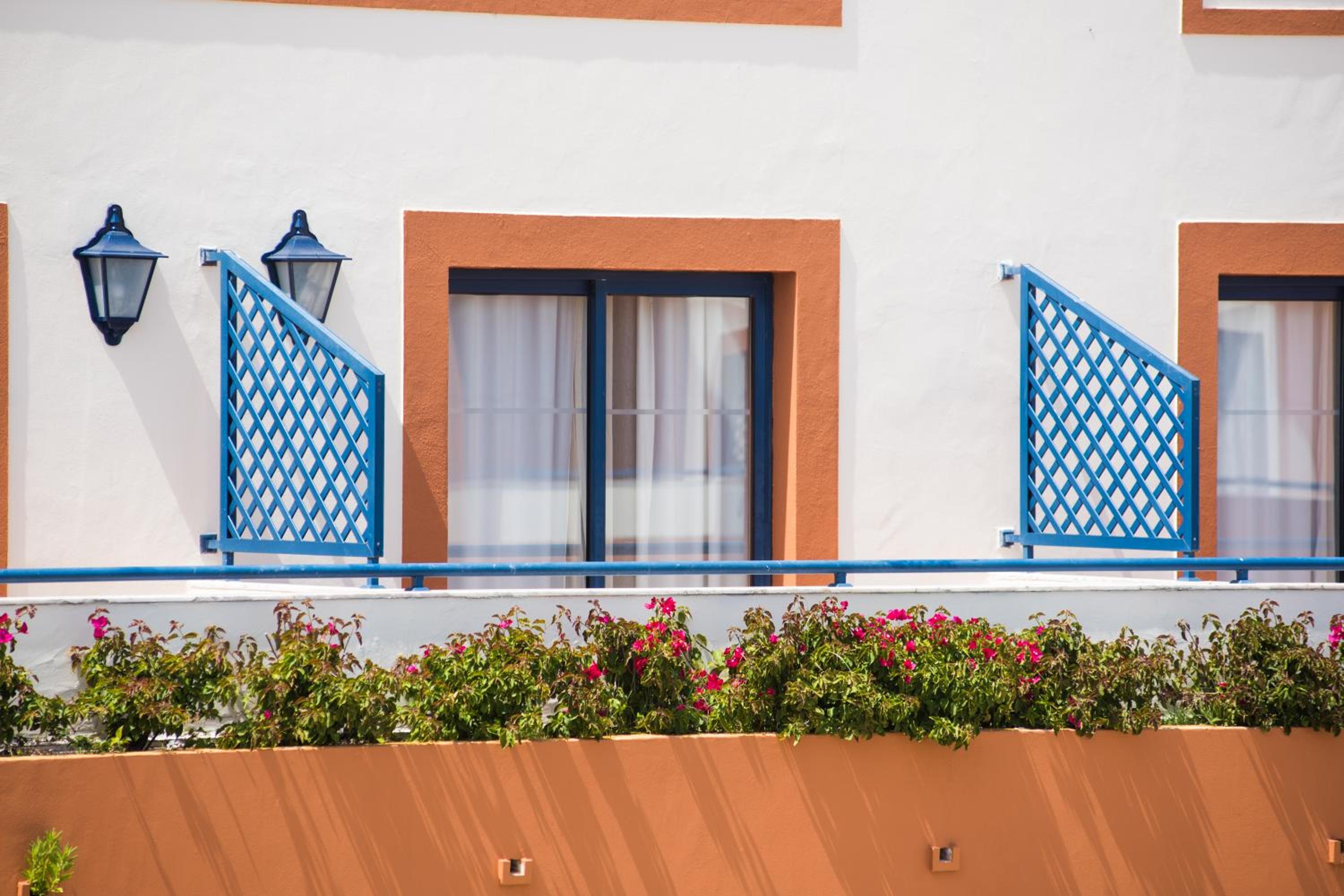 Twin Room with Extra Bed (3 Adults)