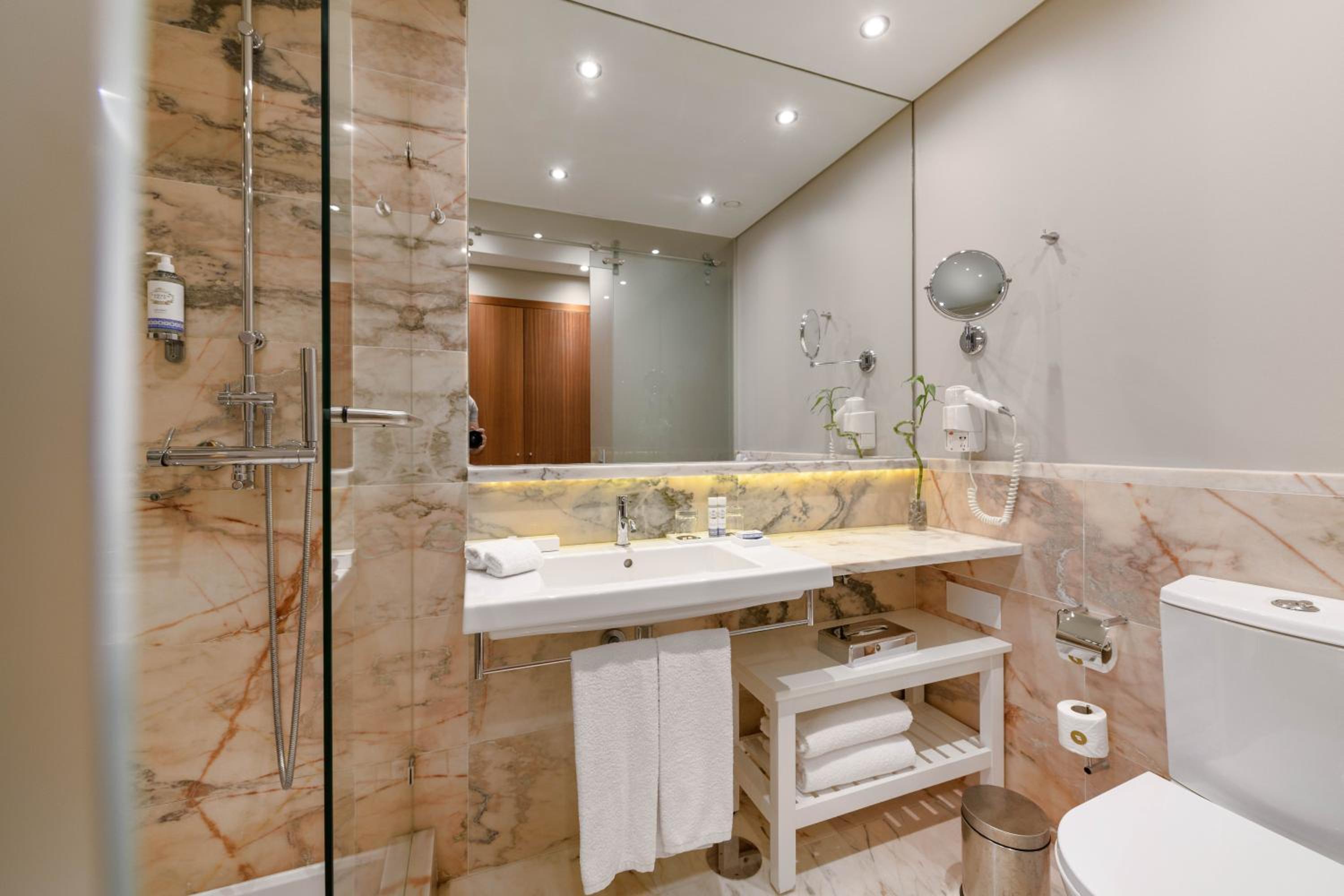  Double or Twin Vintage with River View