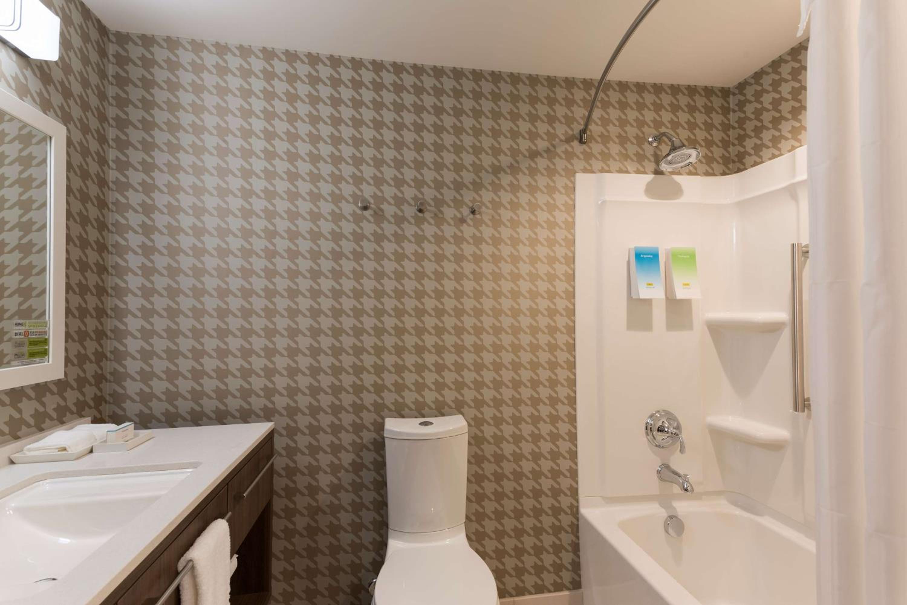 Queen Studio with Two Queen Beds - Non-Smoking