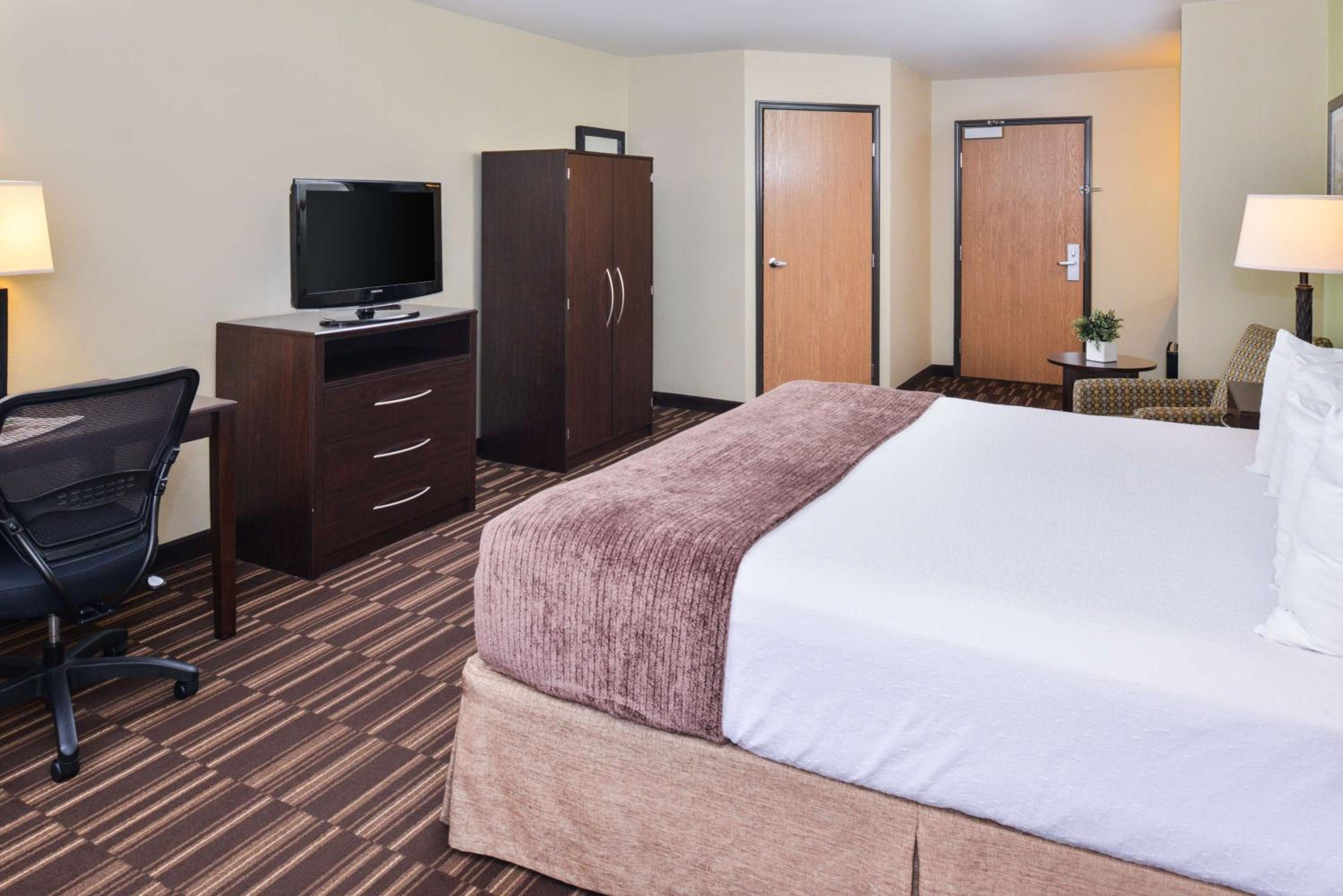 Larger King Room - Non Smoking