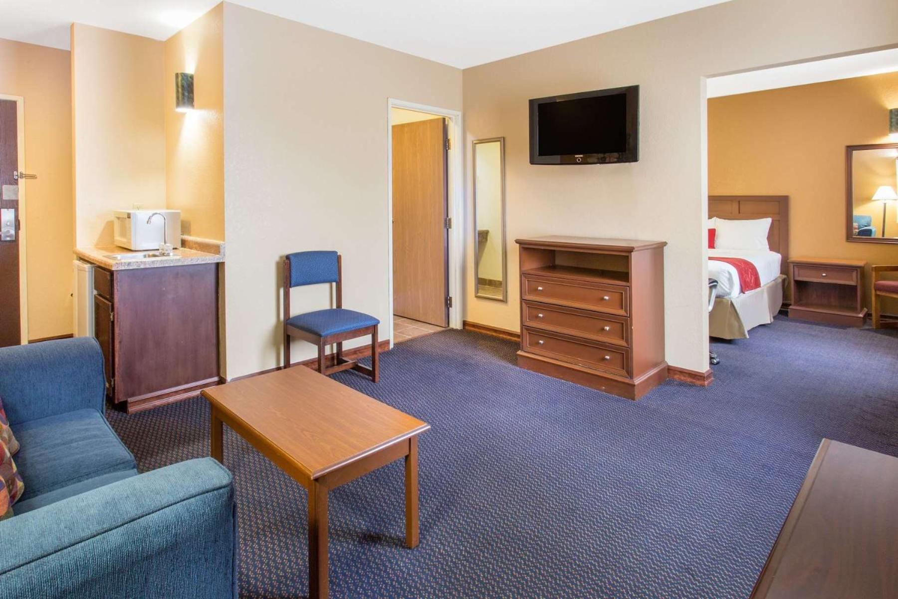 One-Bedroom King Suite - Non-Smoking