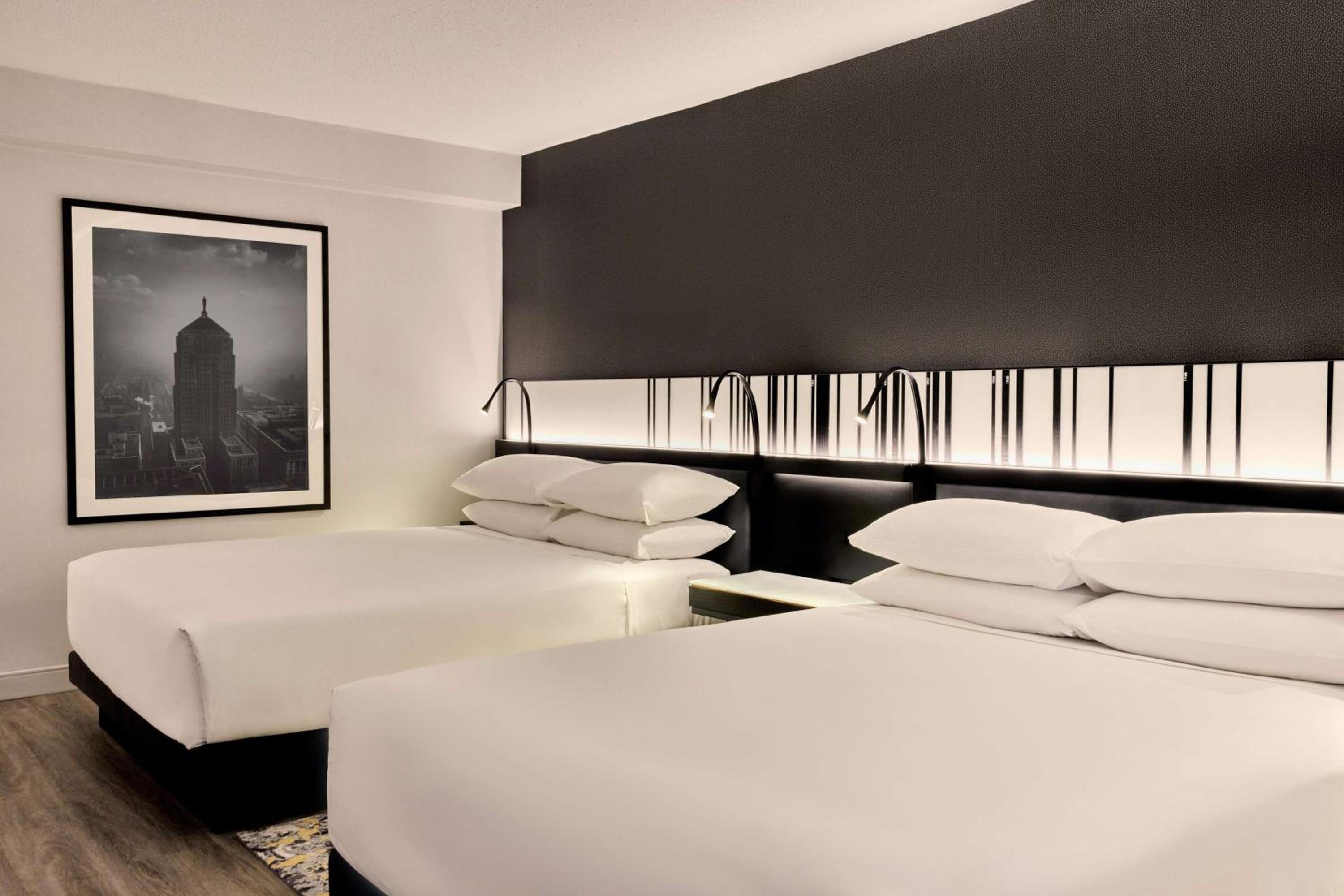 Queen Room with Two Queen Beds and Lake View