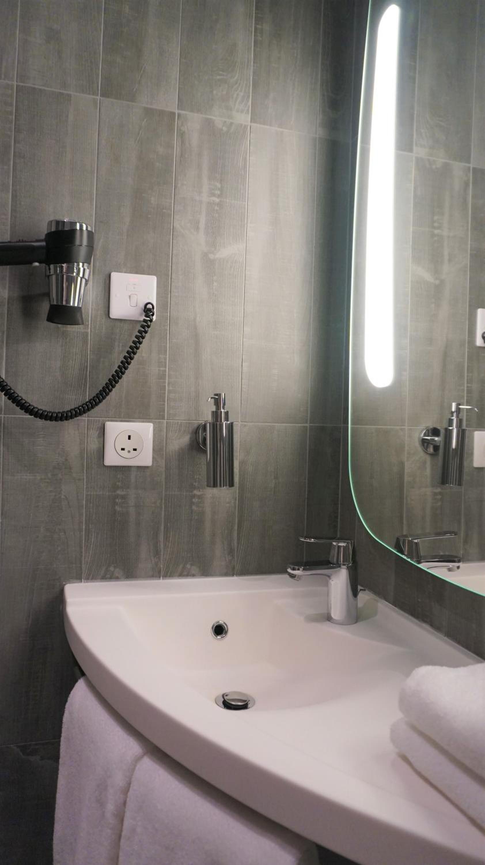 King Room with Skyline View 