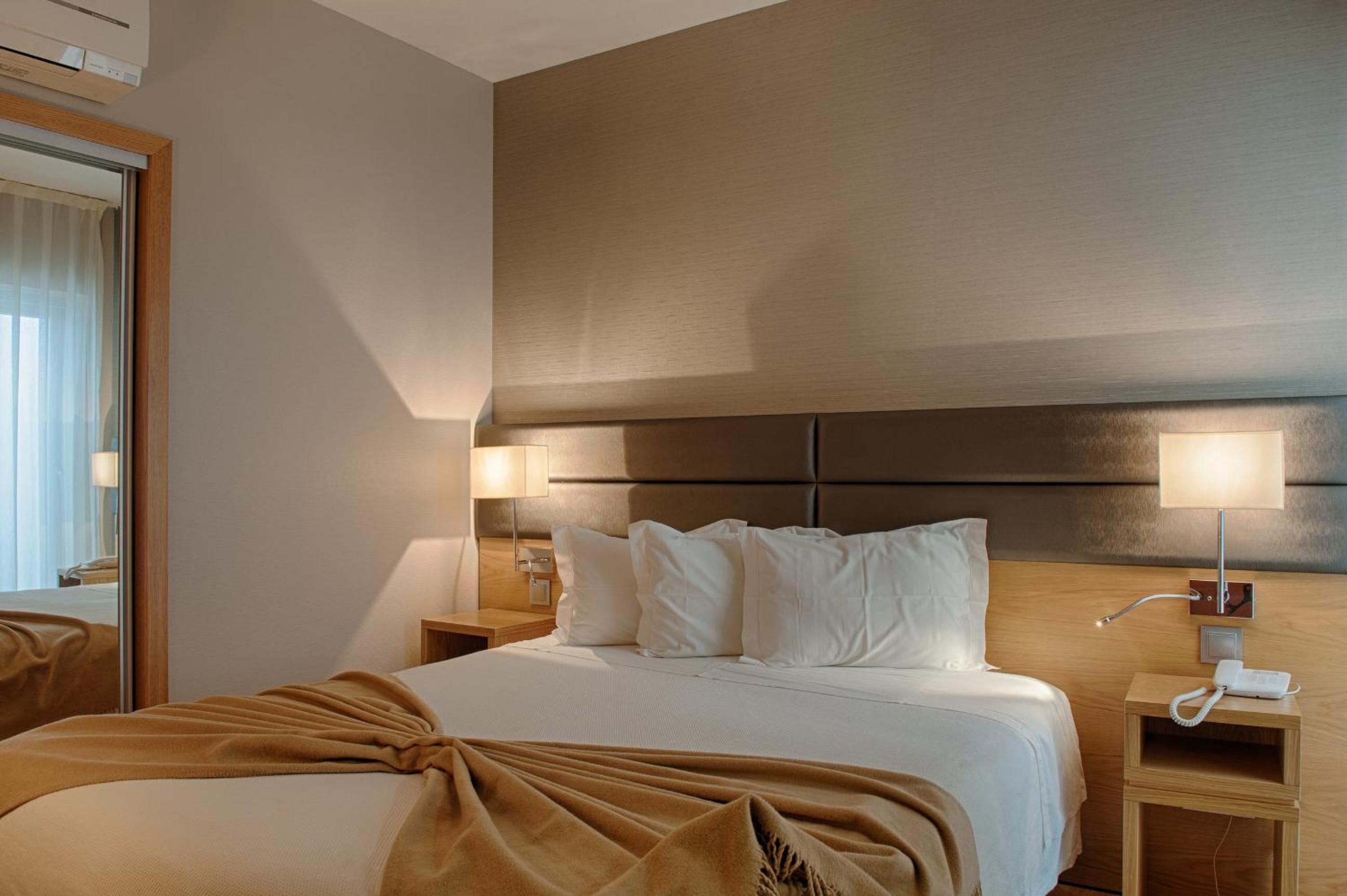 Double or Twin Room for Single Use