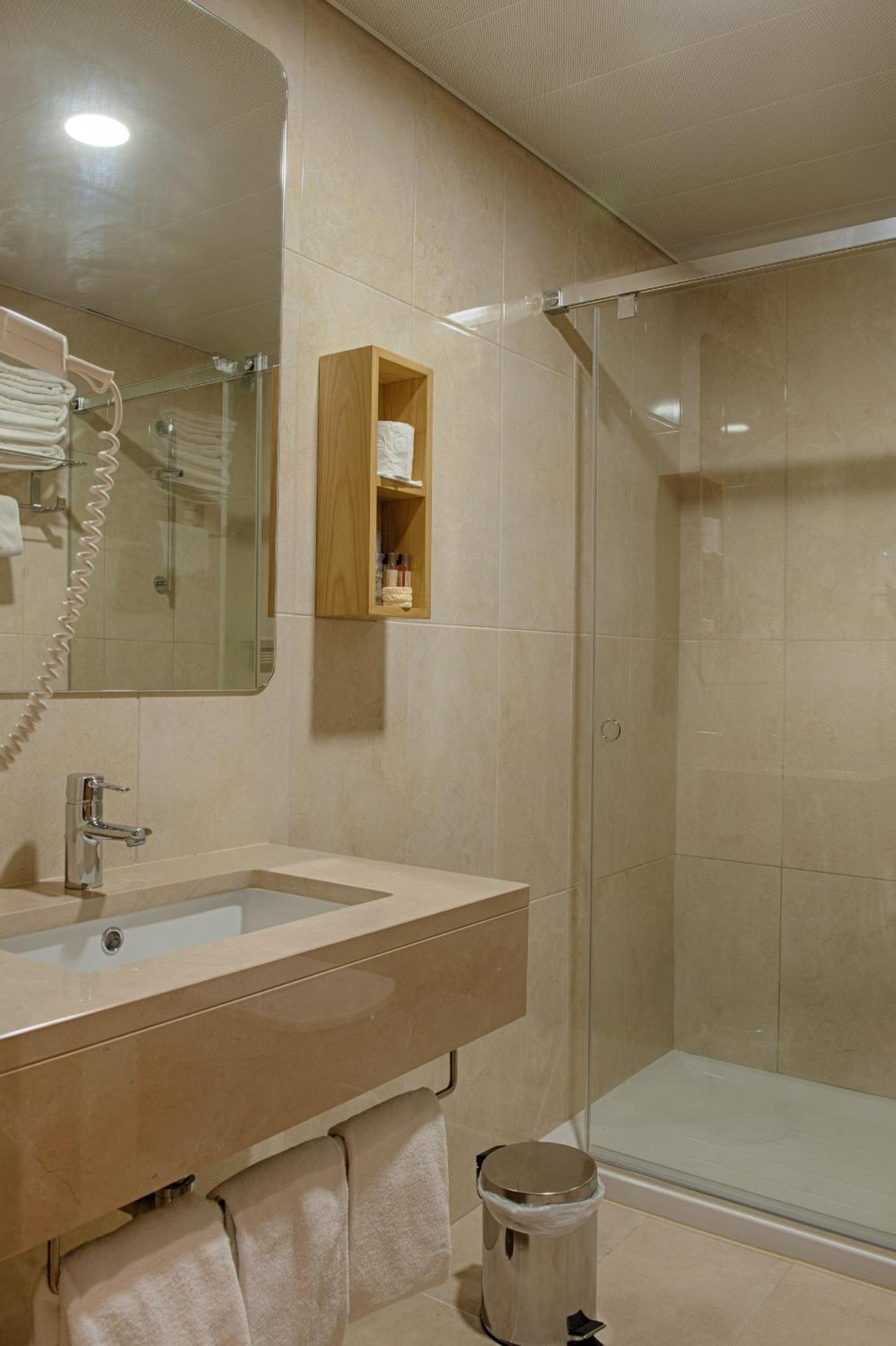 Double or Twin Room for Single Use