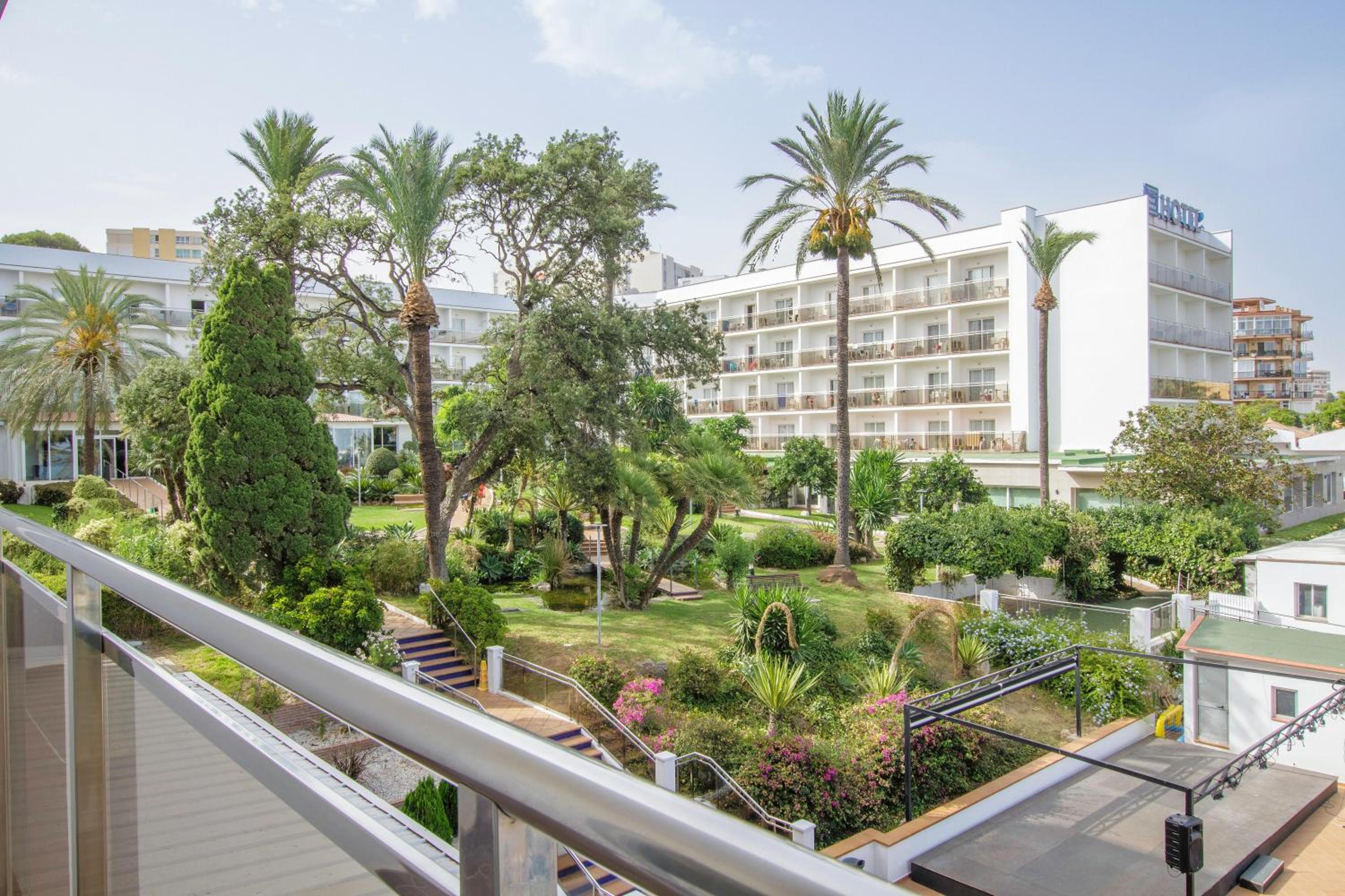 Premium Double Room (2 Adults + 1 Child)