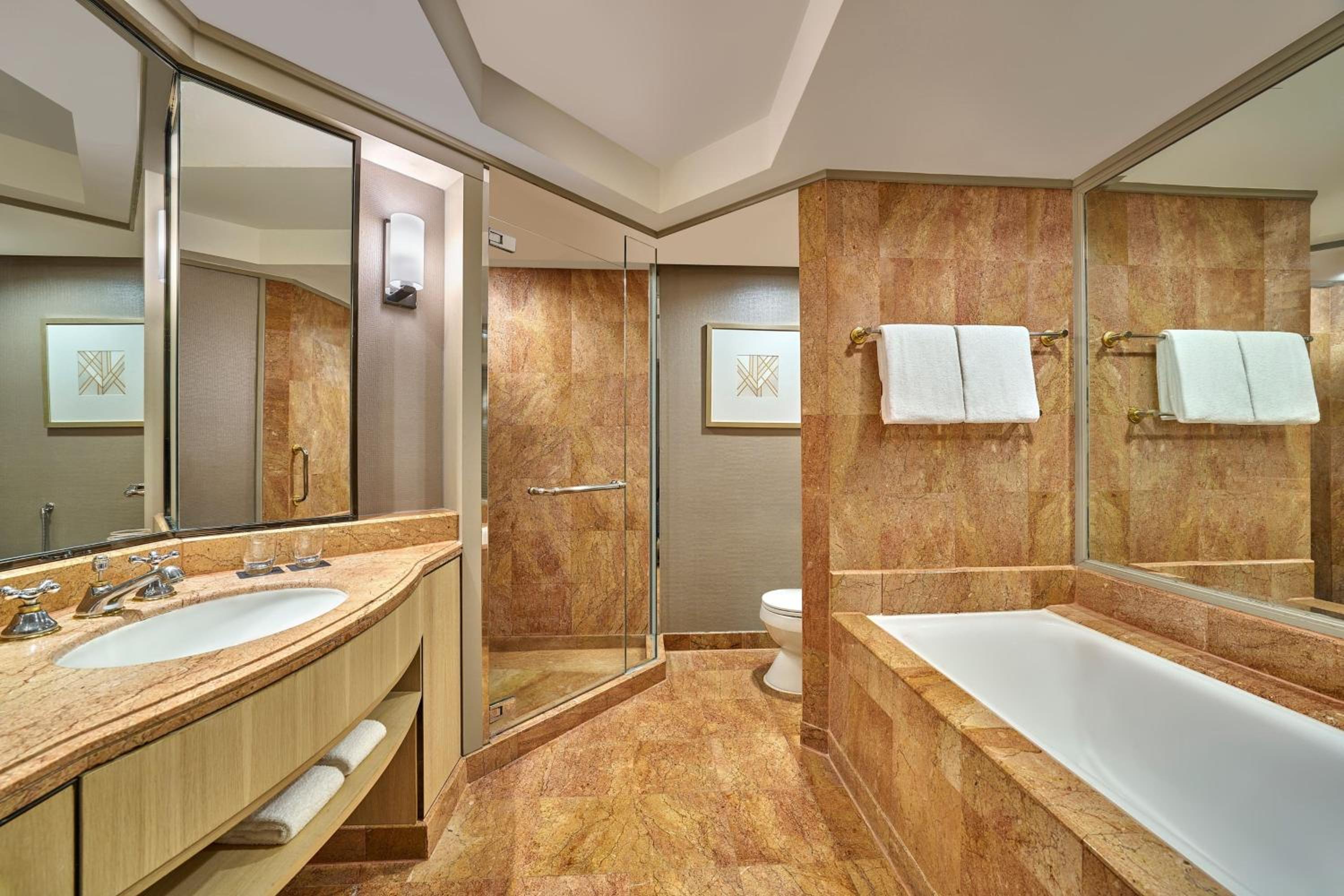 1 King Bed, City View, Room