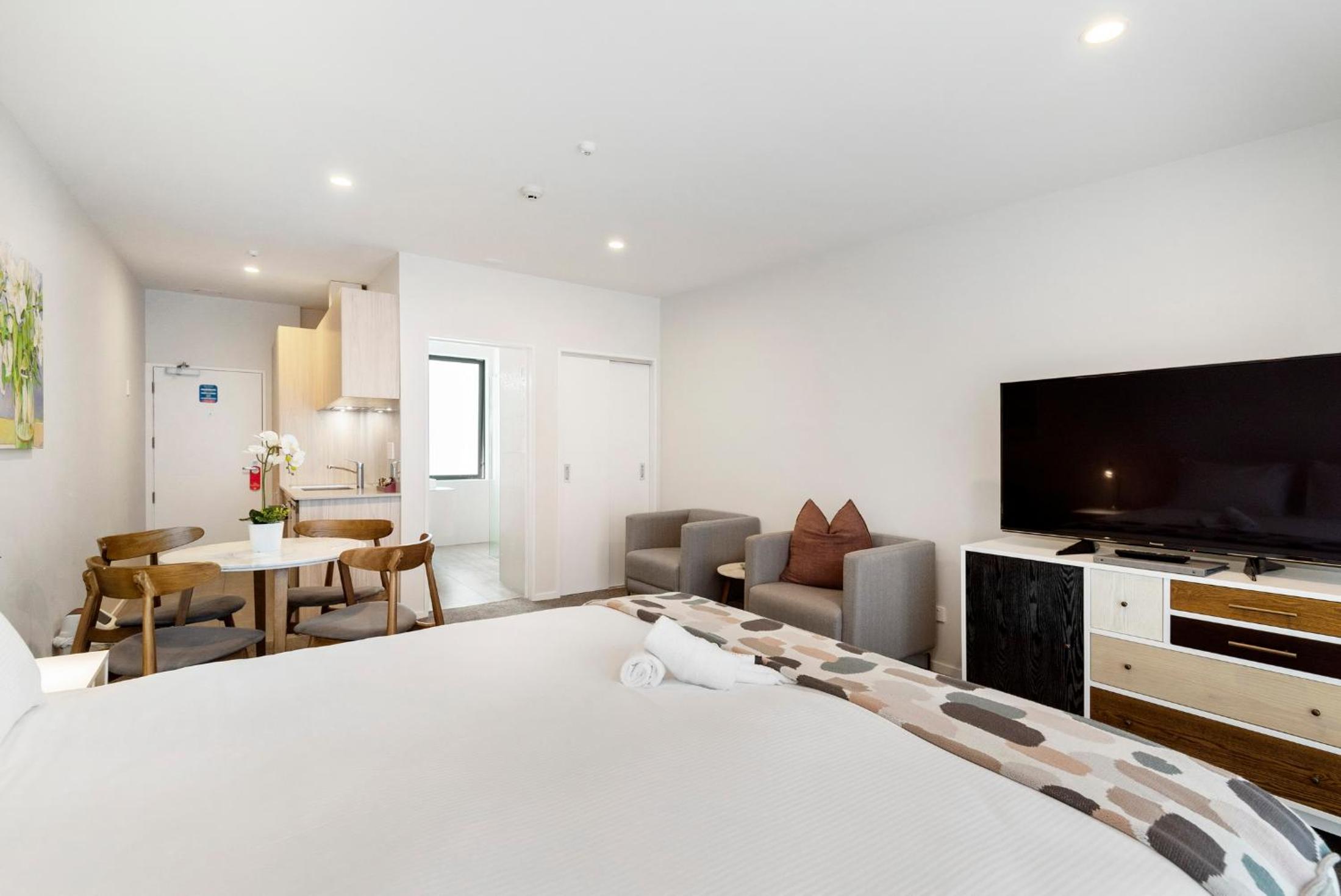 Studio Superior King