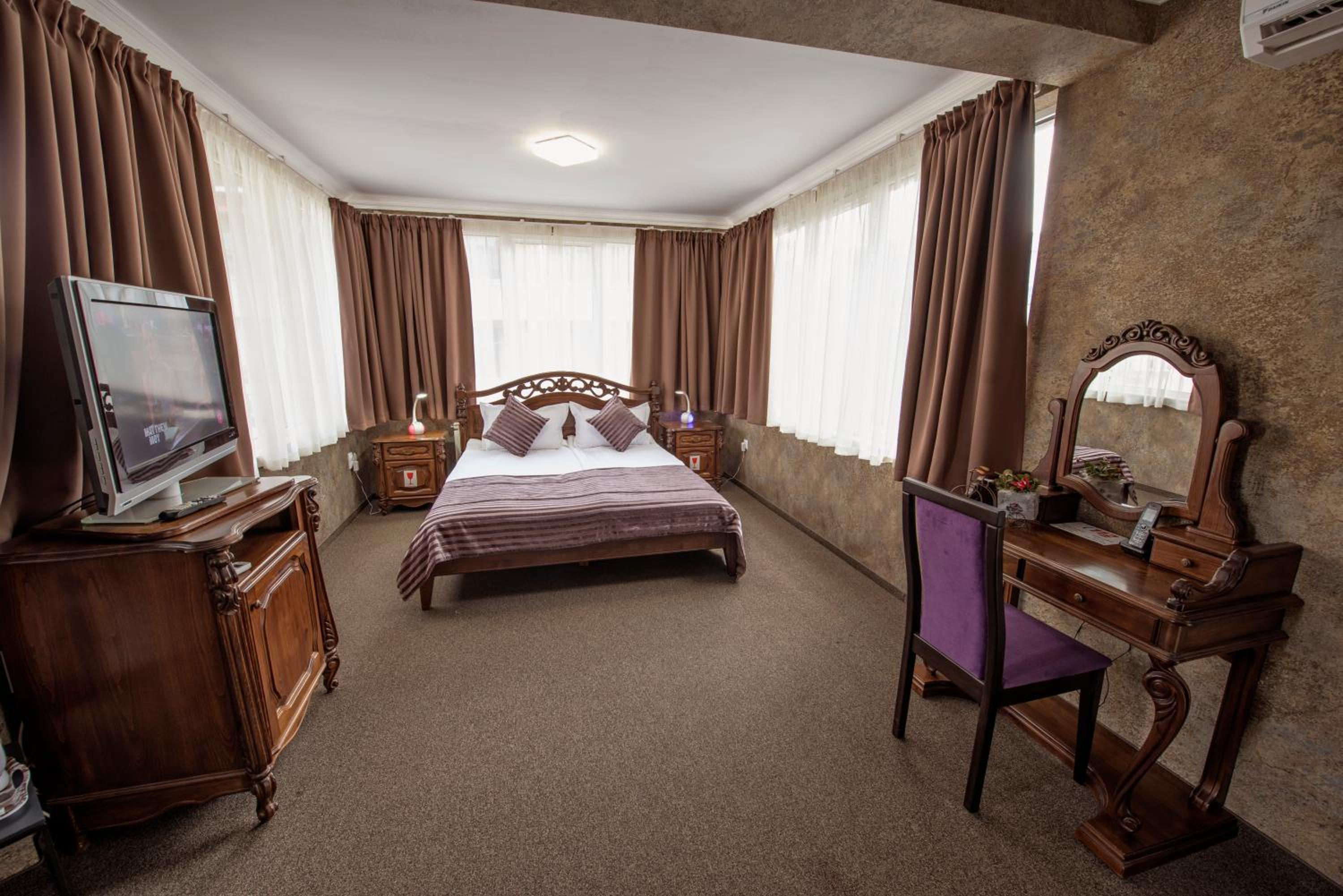 Deluxe Suite with Spa Bath and Balcony