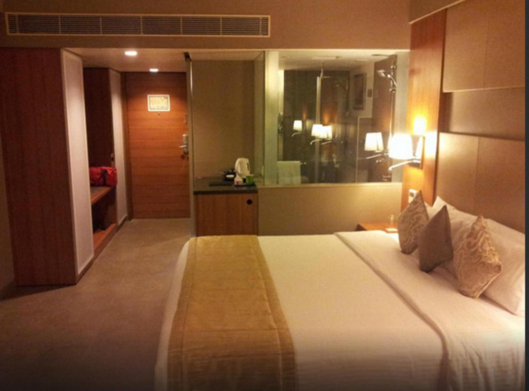 Club Double Room - 25 % Discounton Food & Beverage and 15% Discount on Laundry Services