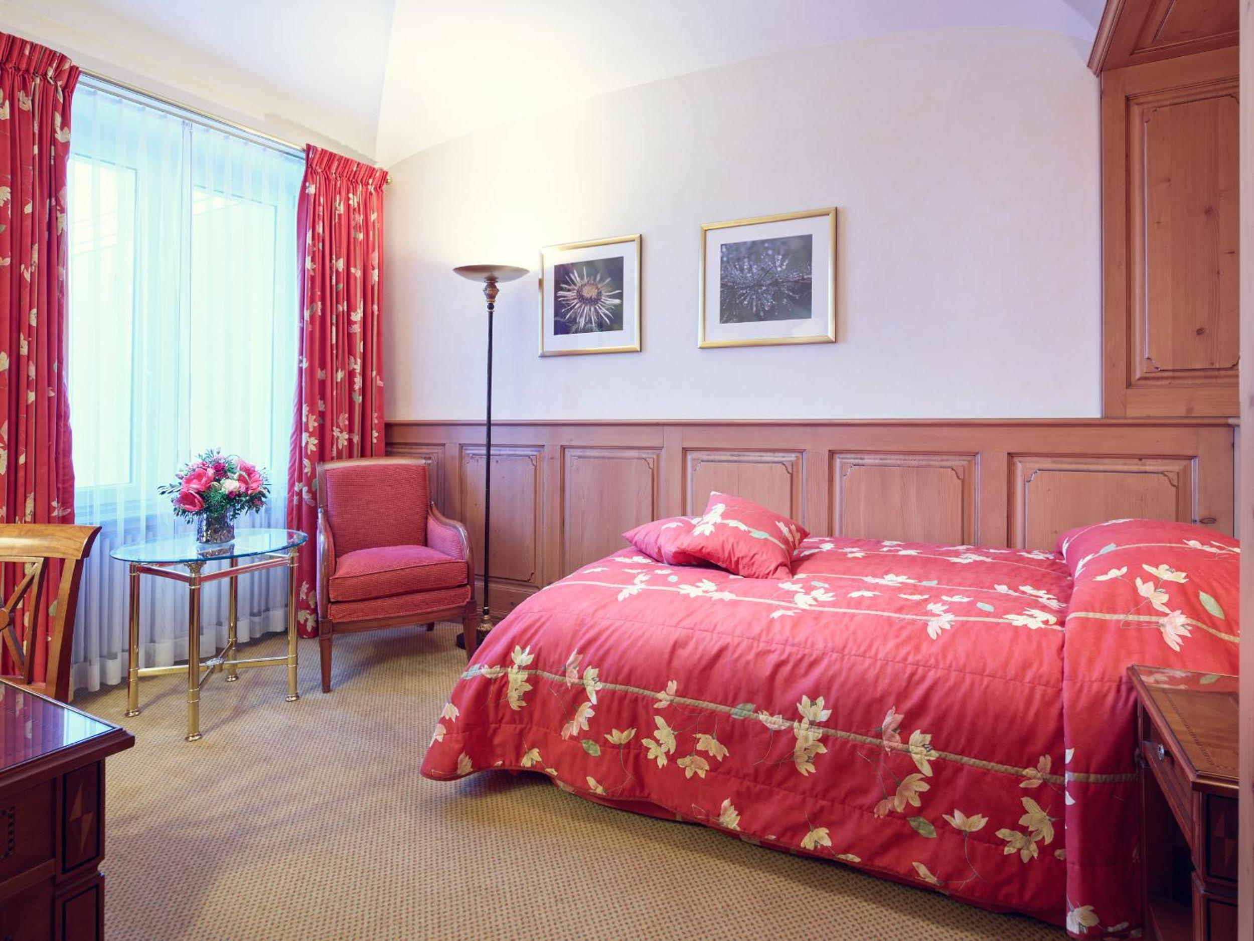 Single Classic Village Side