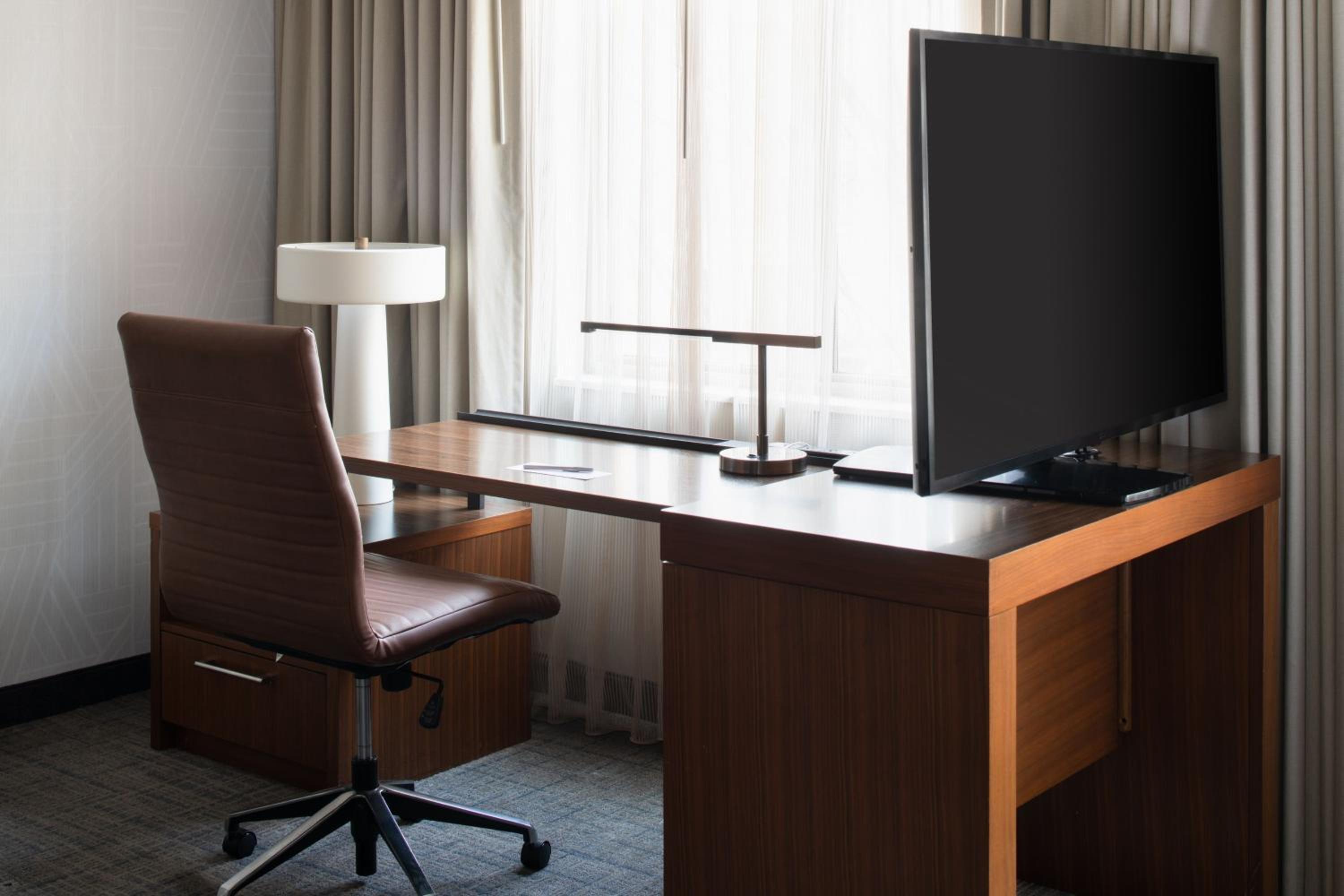 King Studio with Sofa Bed - Hearing Accessible