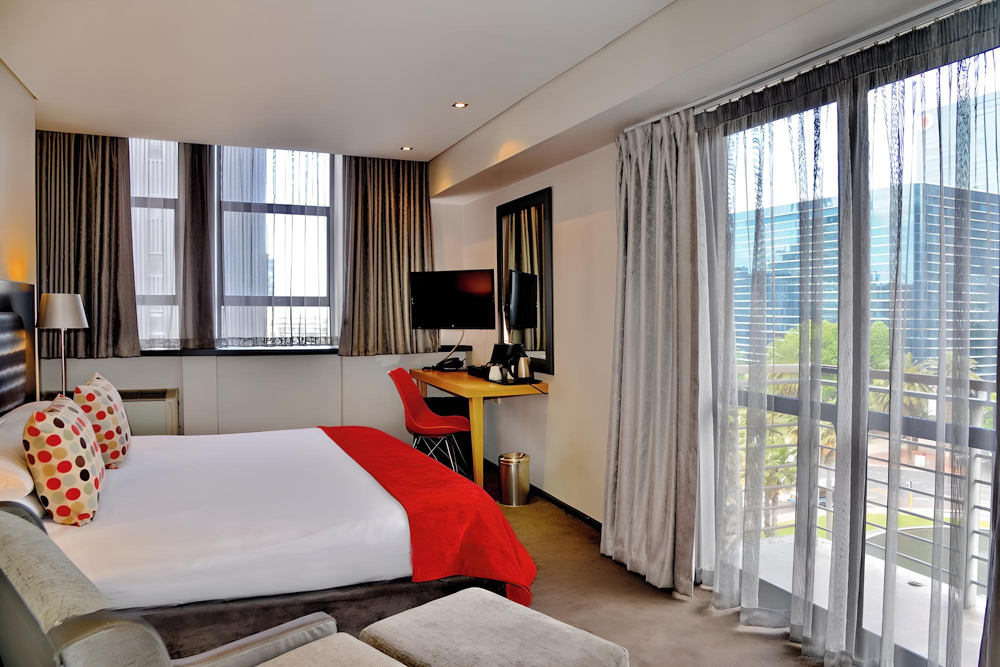 Deluxe Room, 1 Queen Bed, Non Smoking, Mountain View