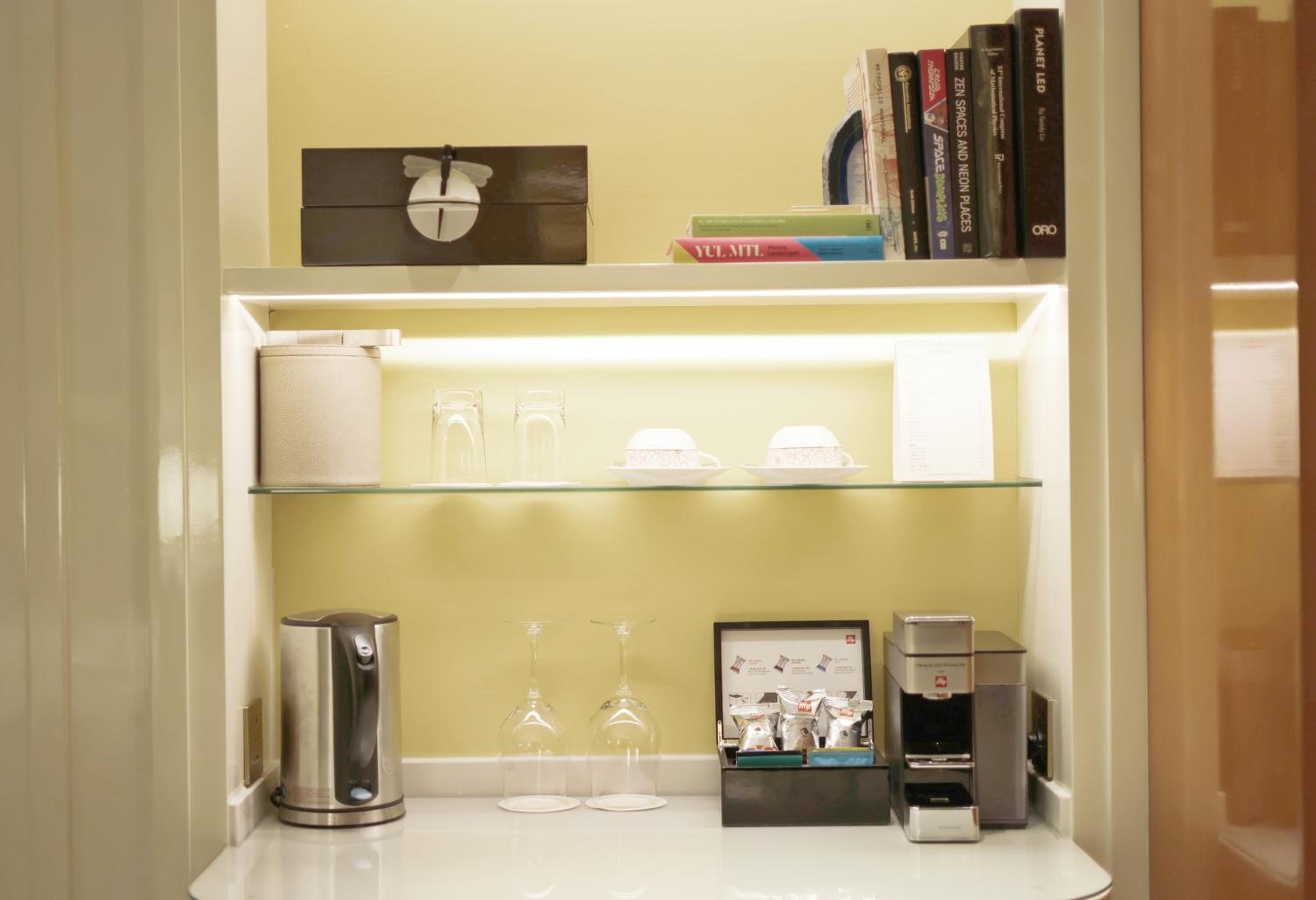 Premier Twin Bed Suite