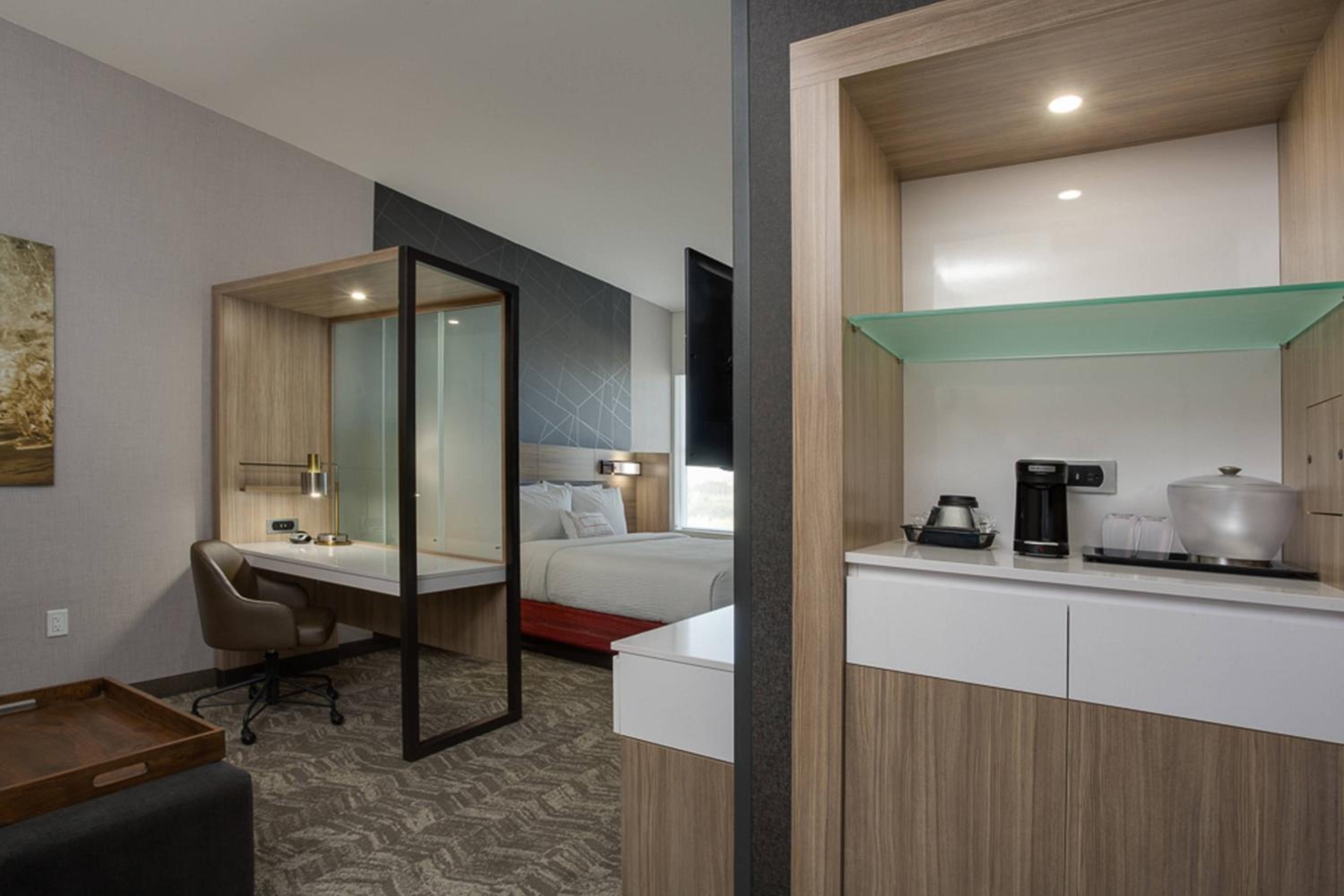 Suite, 1 King, Trundle bed
