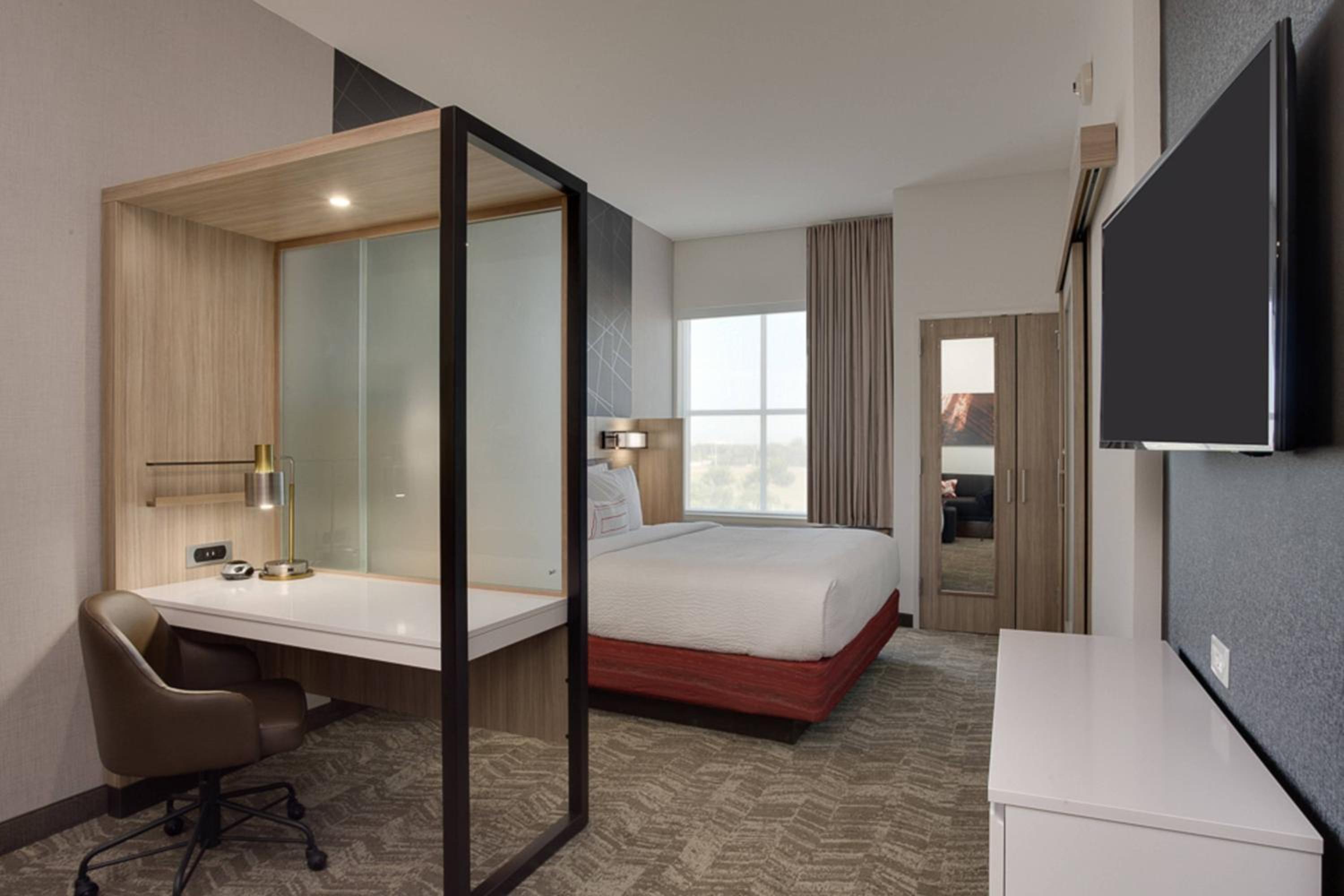 Suite, 1 King, Trundle bed