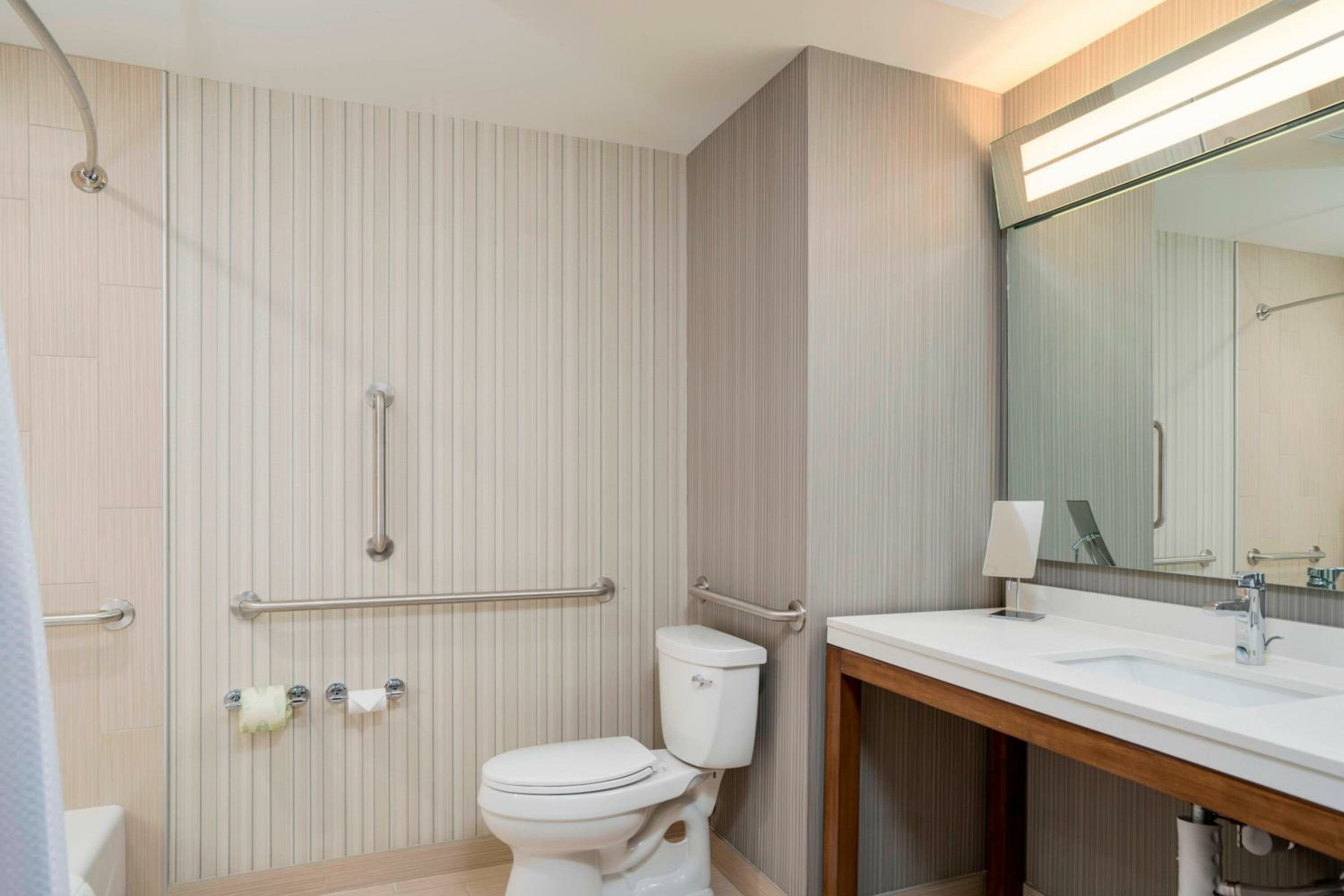 1 Bedroom Suite, 1 King, Sofa bed, Jetted Tub