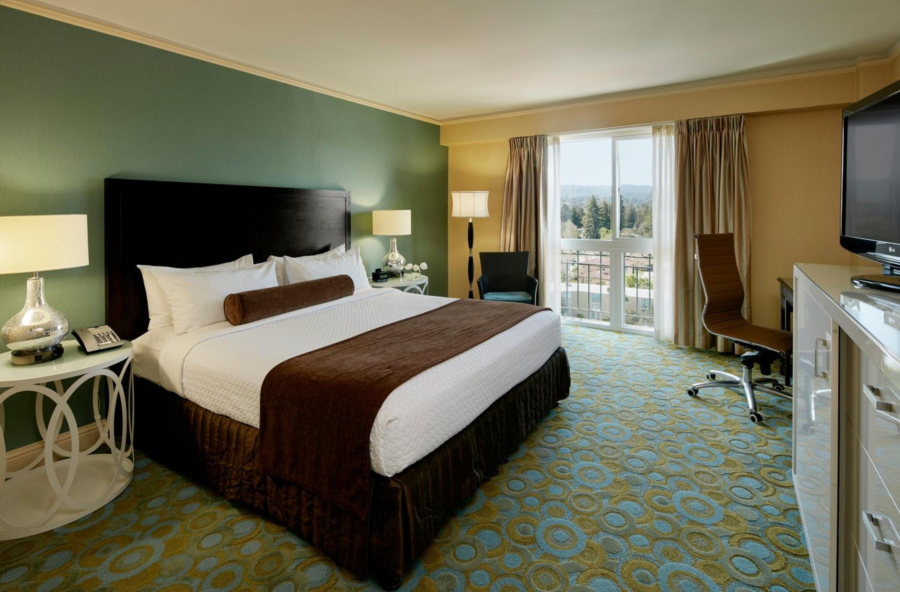 King Room - Disability Access Hearing Accessible - Roll-In Shower