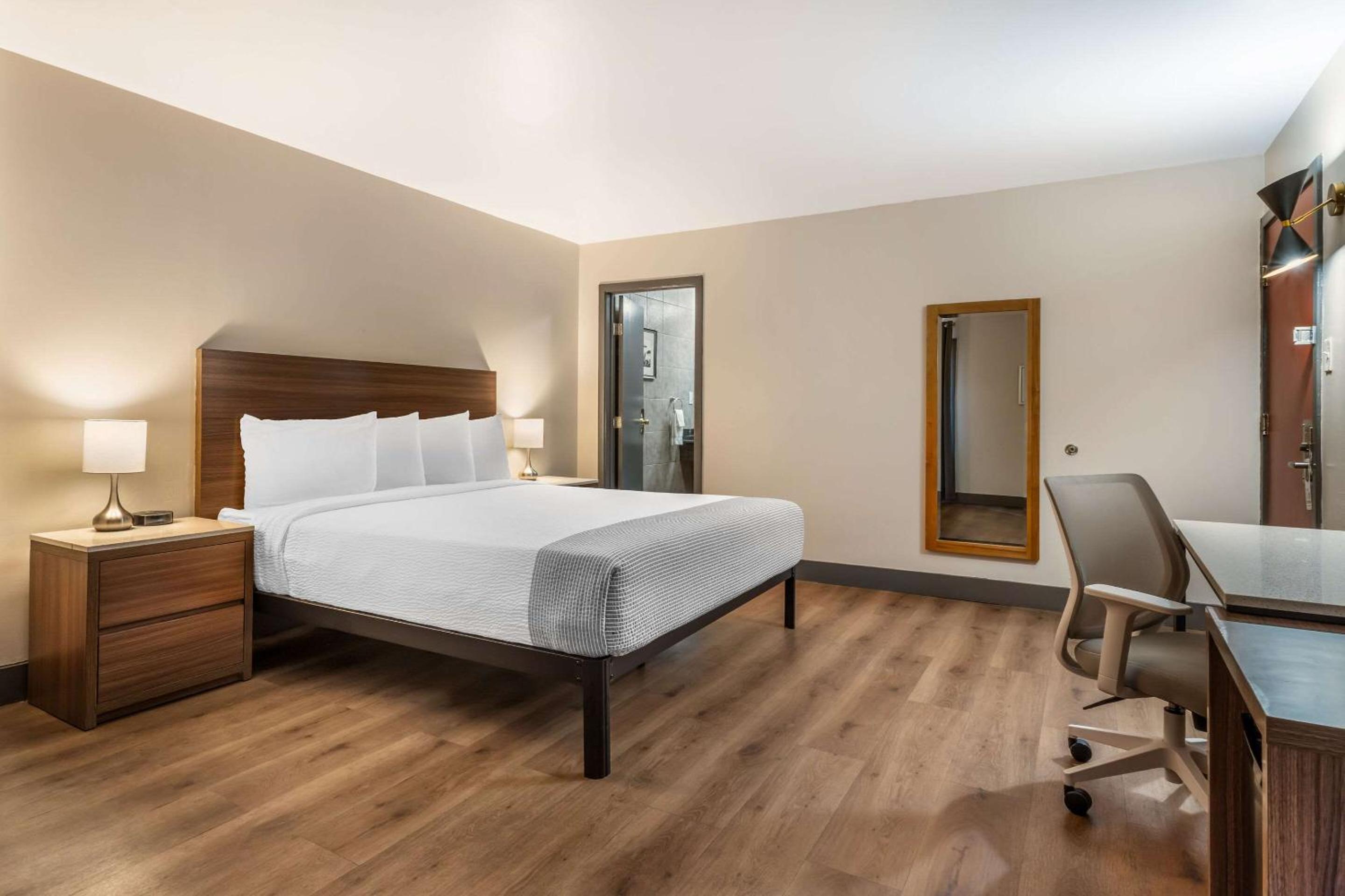 Large King Room - Disability Access/Non Smoking