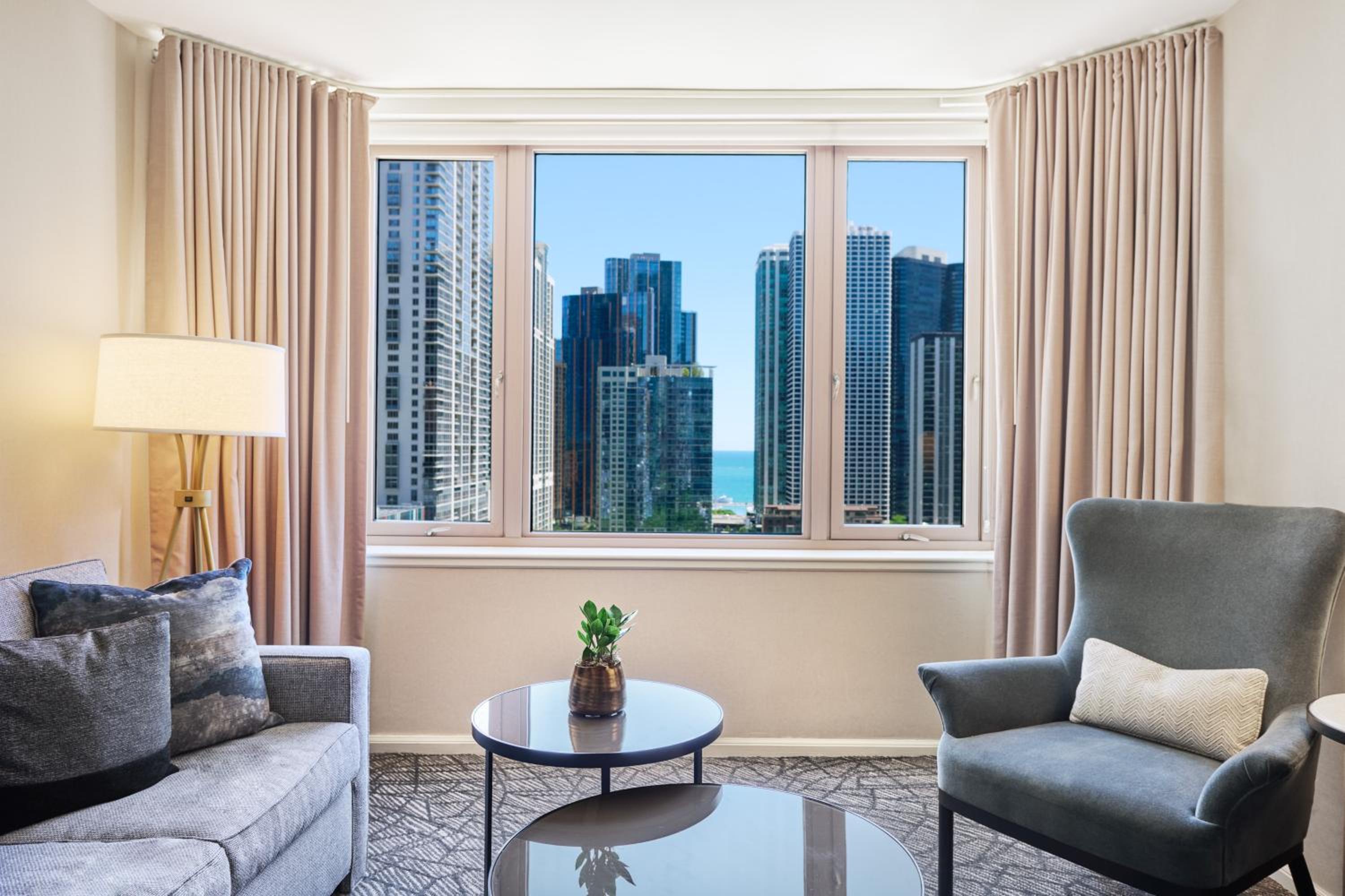 One Bedroom Suite 1 King