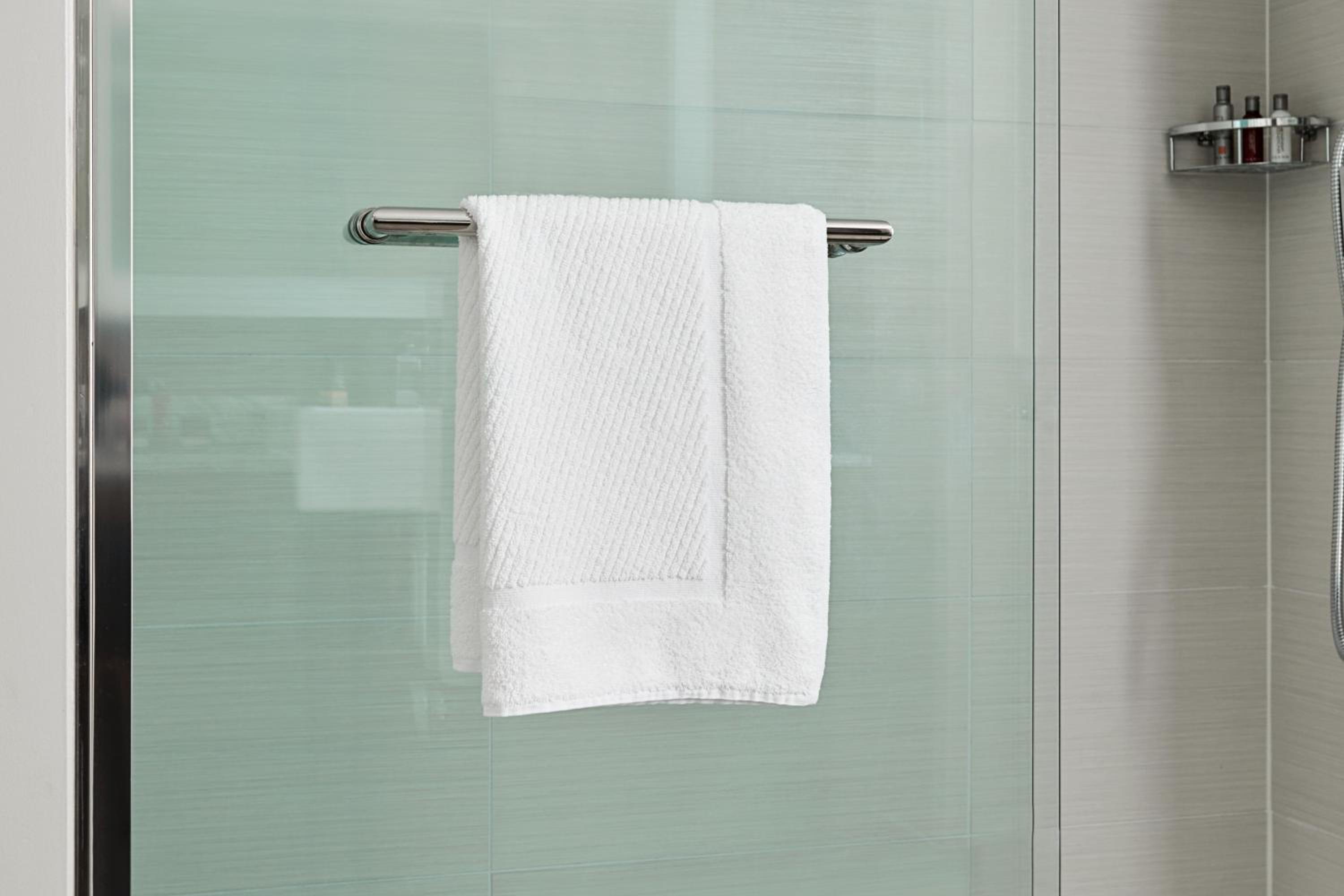 Double Room with Two Double Beds and Adapted Tub - Mobility Accessible