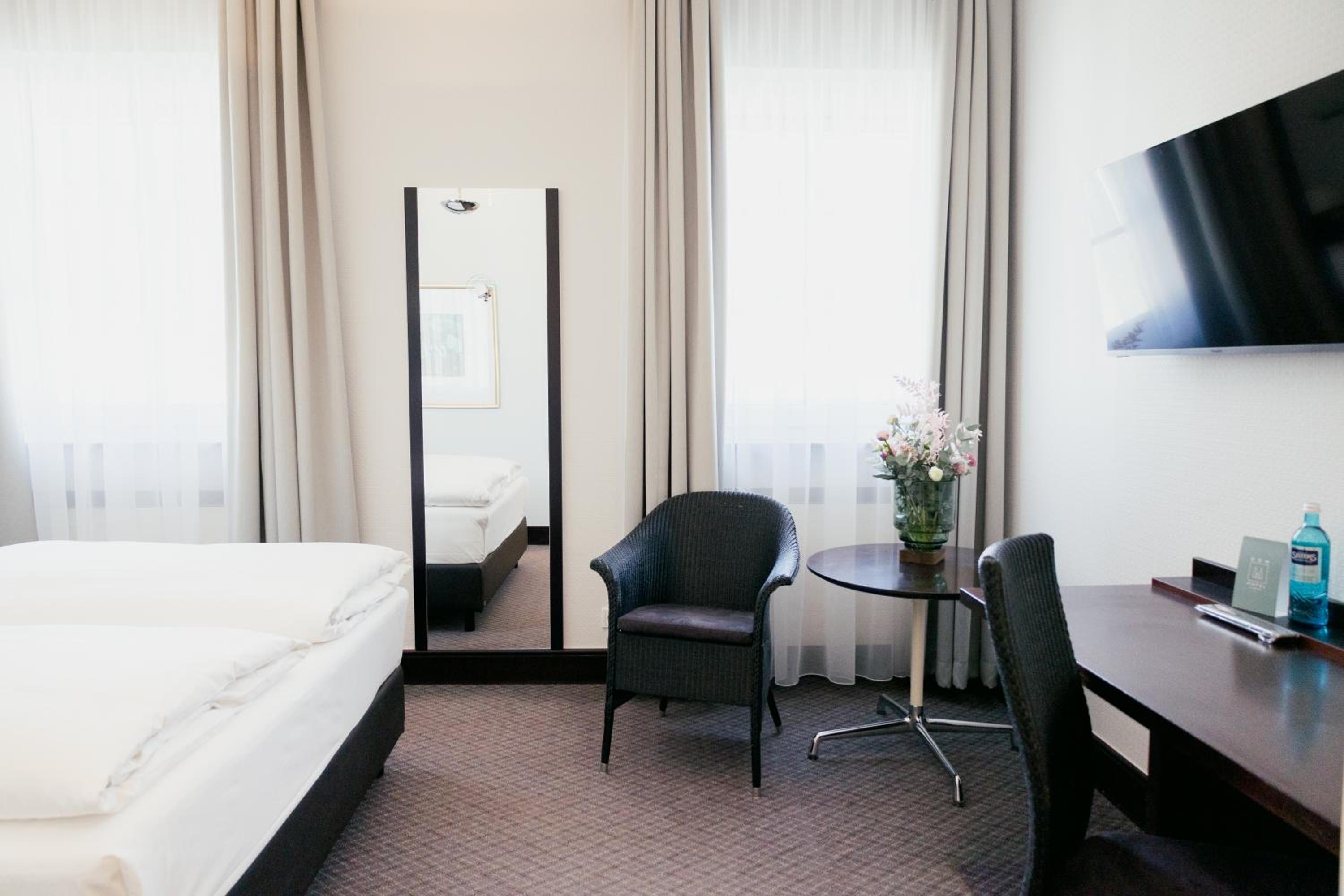 Standard Double Room (bed size 63 in)