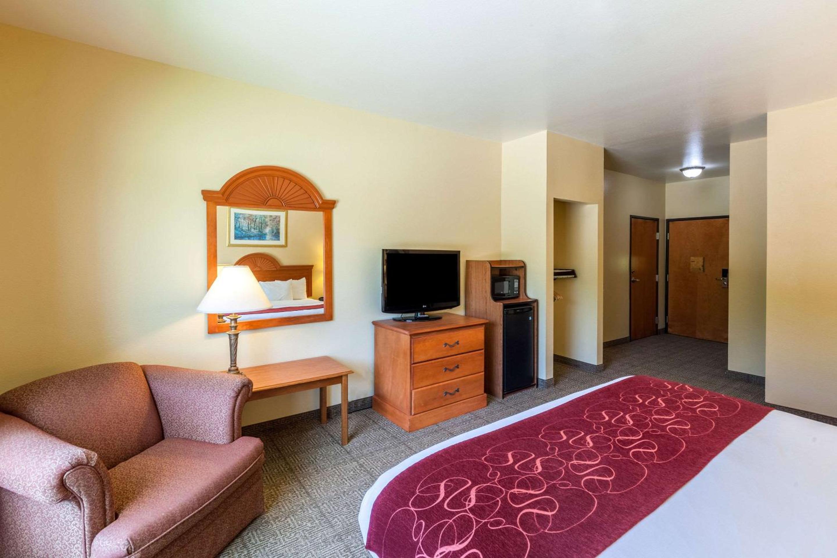 King Room with Roll-in Shower - Disability Access/Non-Smoking