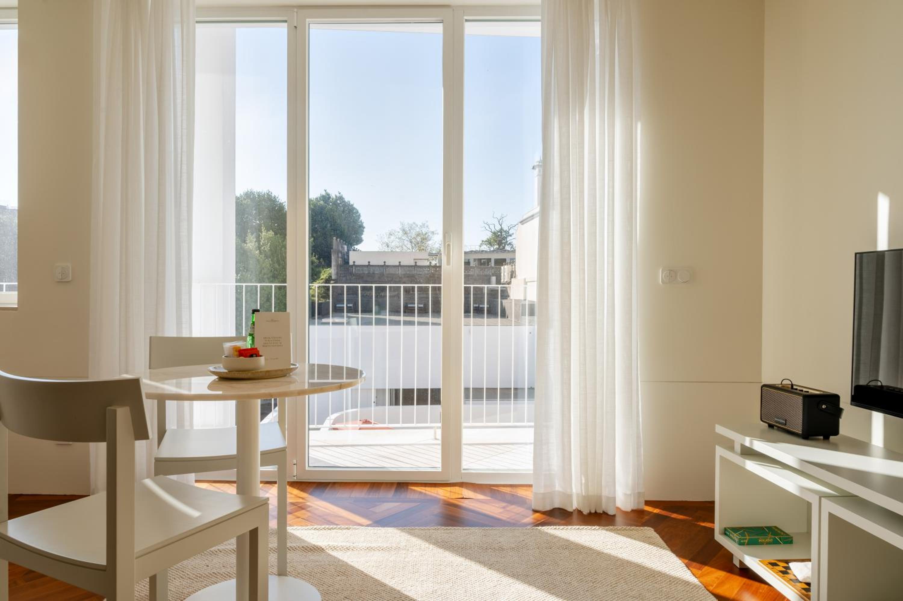 Superior Apartment with Balcony and Pool View