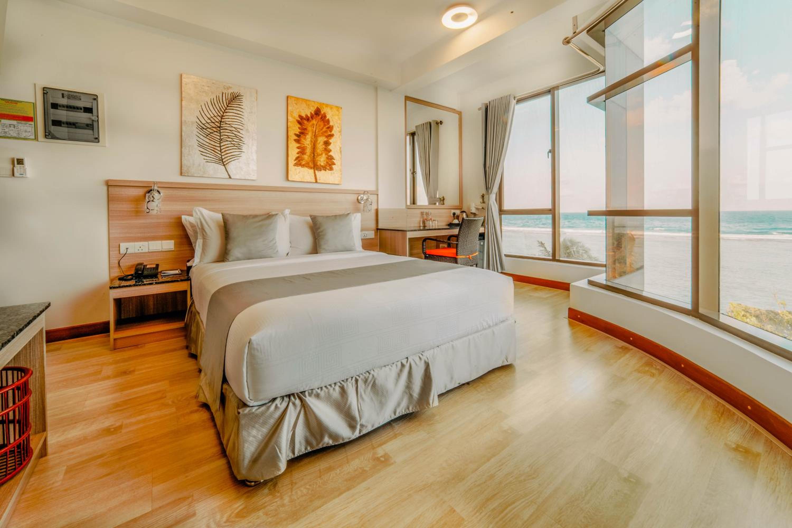 Queen Room with Sea View