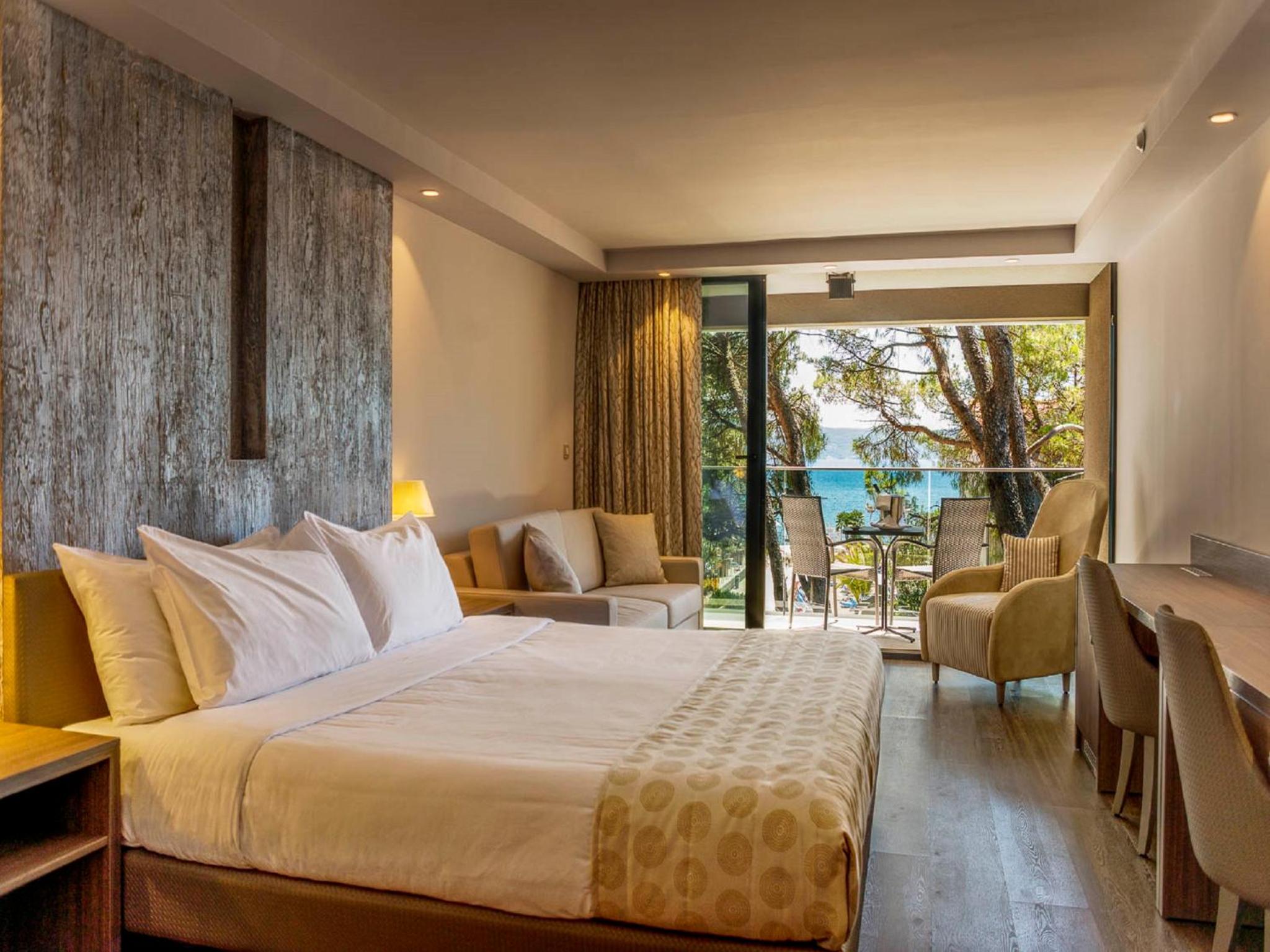 Superior Double Room with Balcony and Sea View