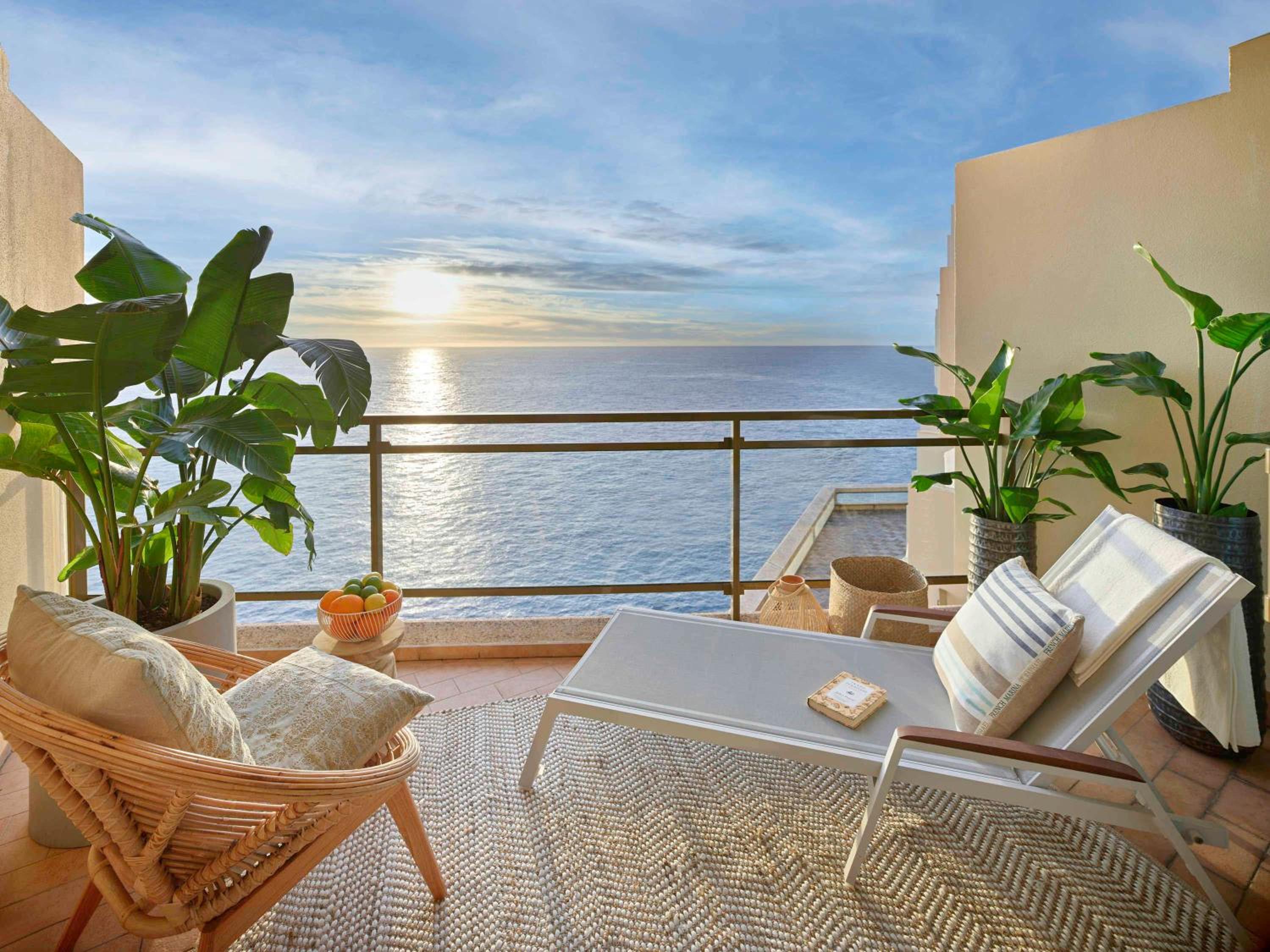 Deluxe Double Room with Two Double Beds and Sea View