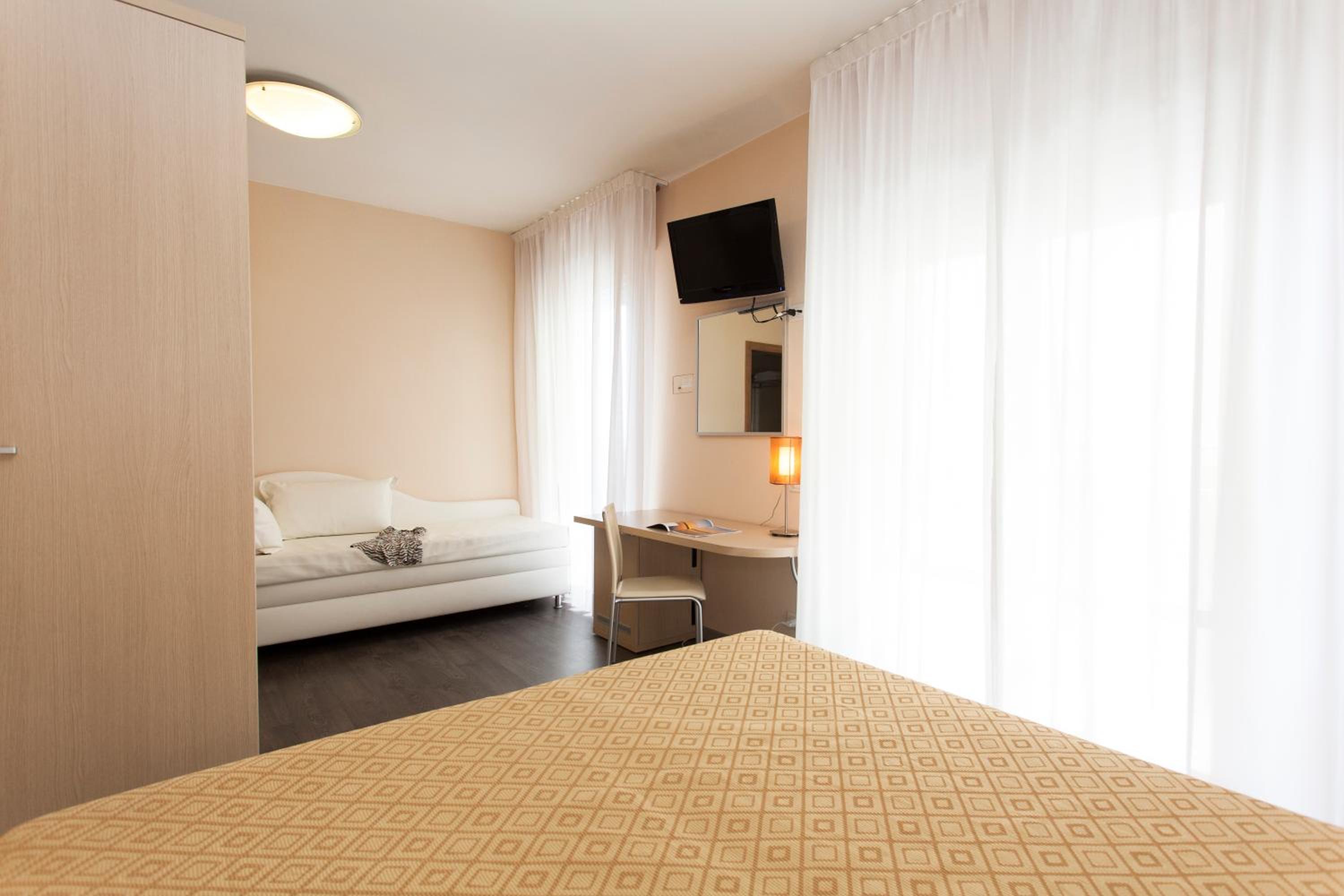 Family Triple Room with Side Sea View