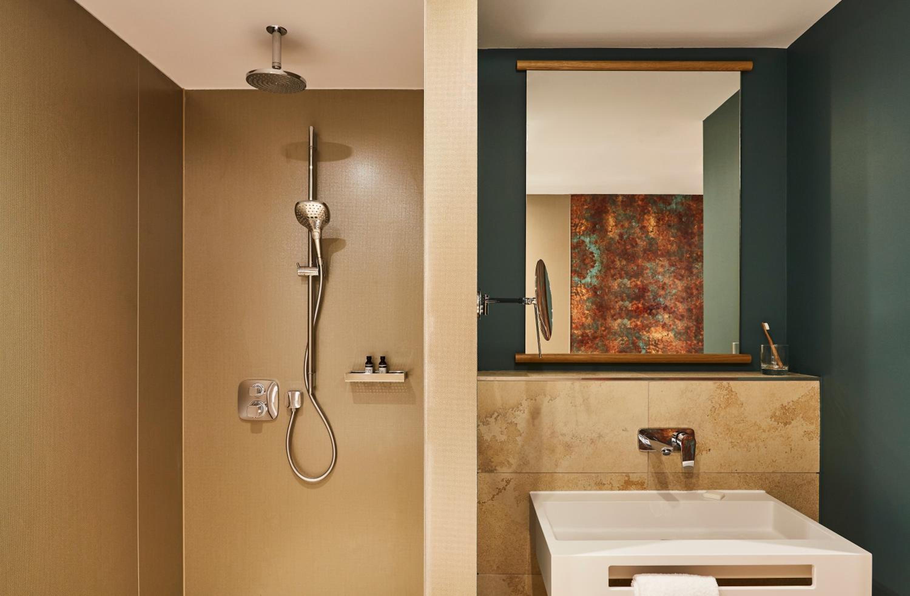Premium Queen Room