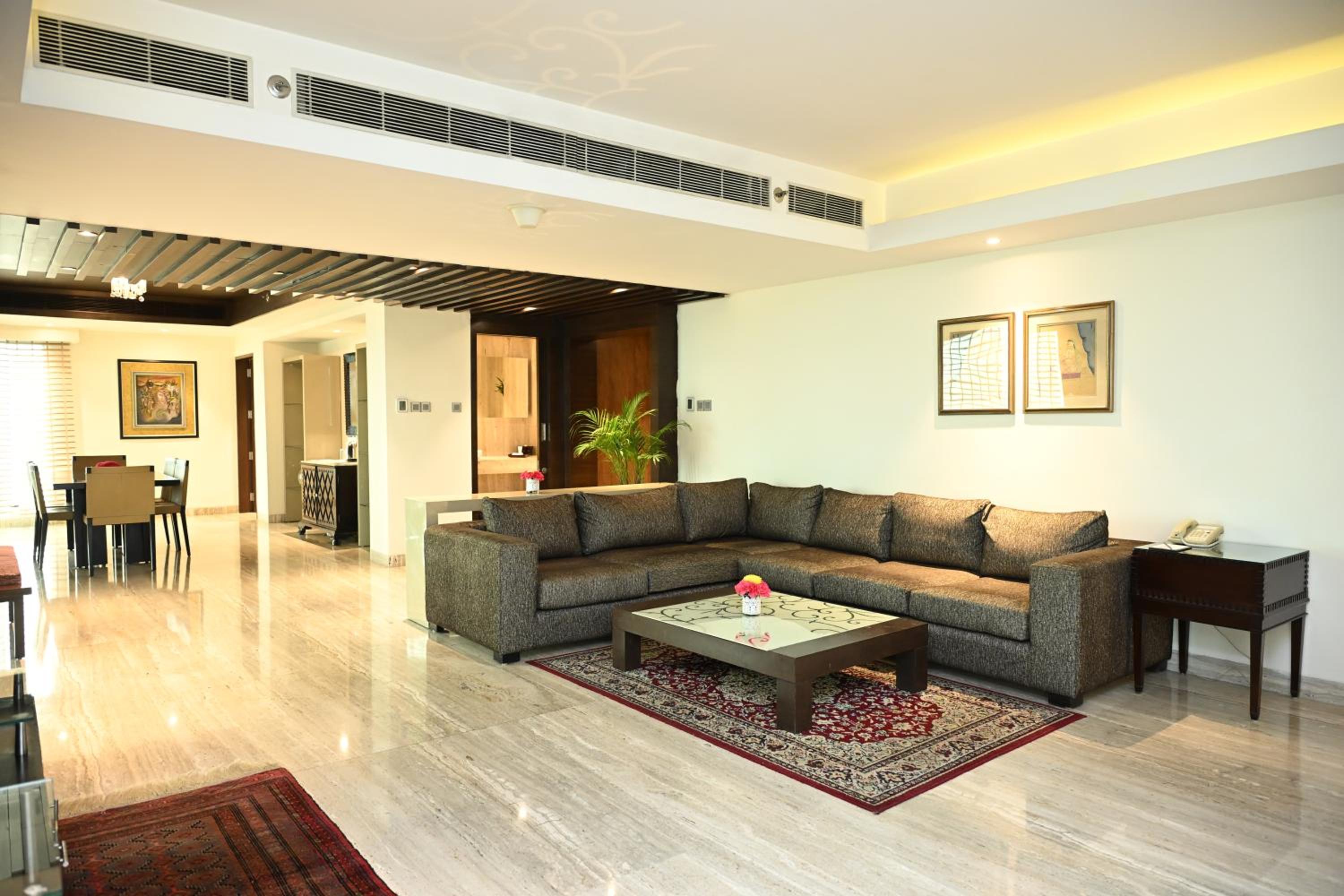 Luxury Suite - 10% discount on Food & soft beverages, Laundry & Spa