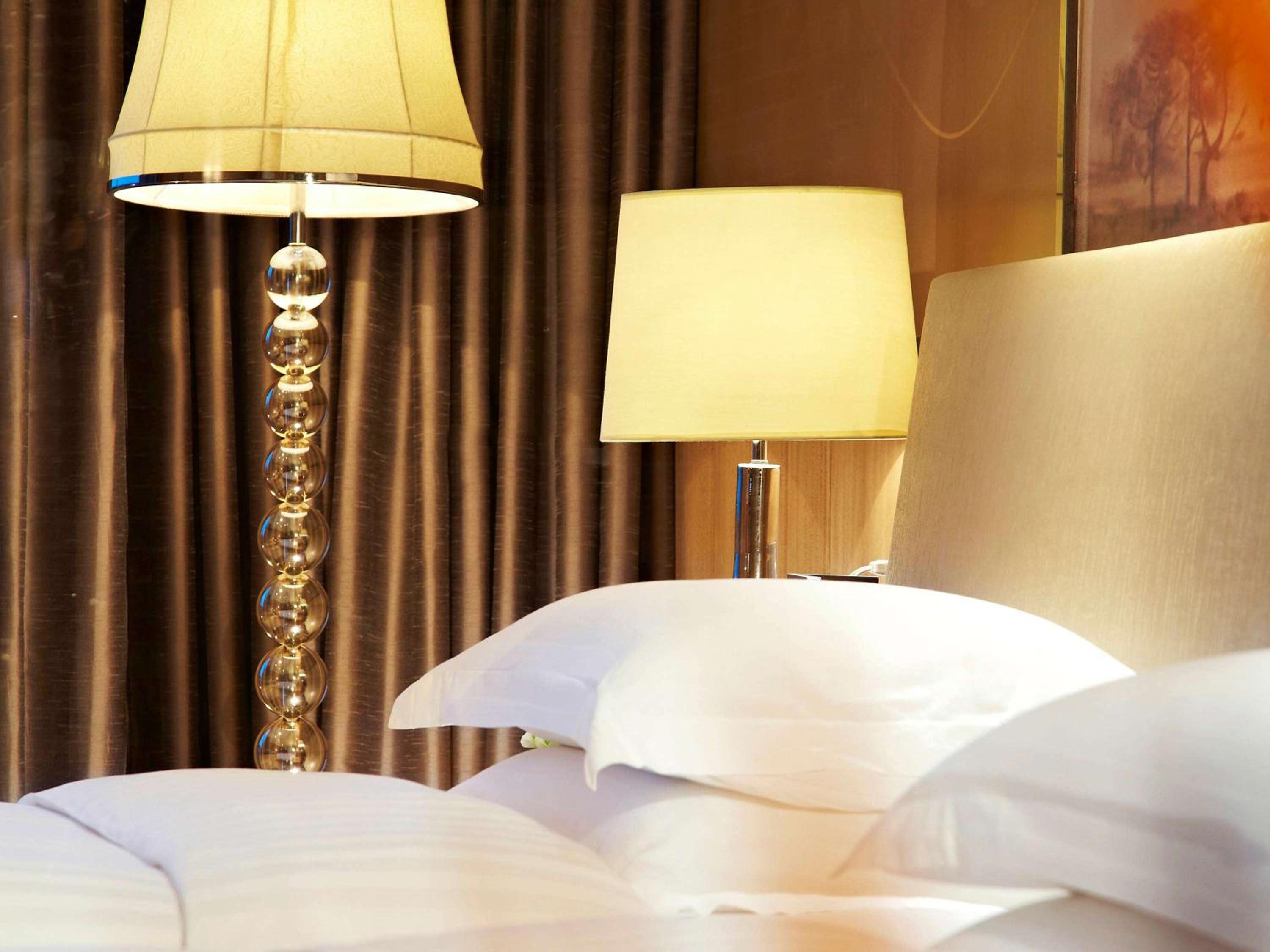 Deluxe King Room with Lake View