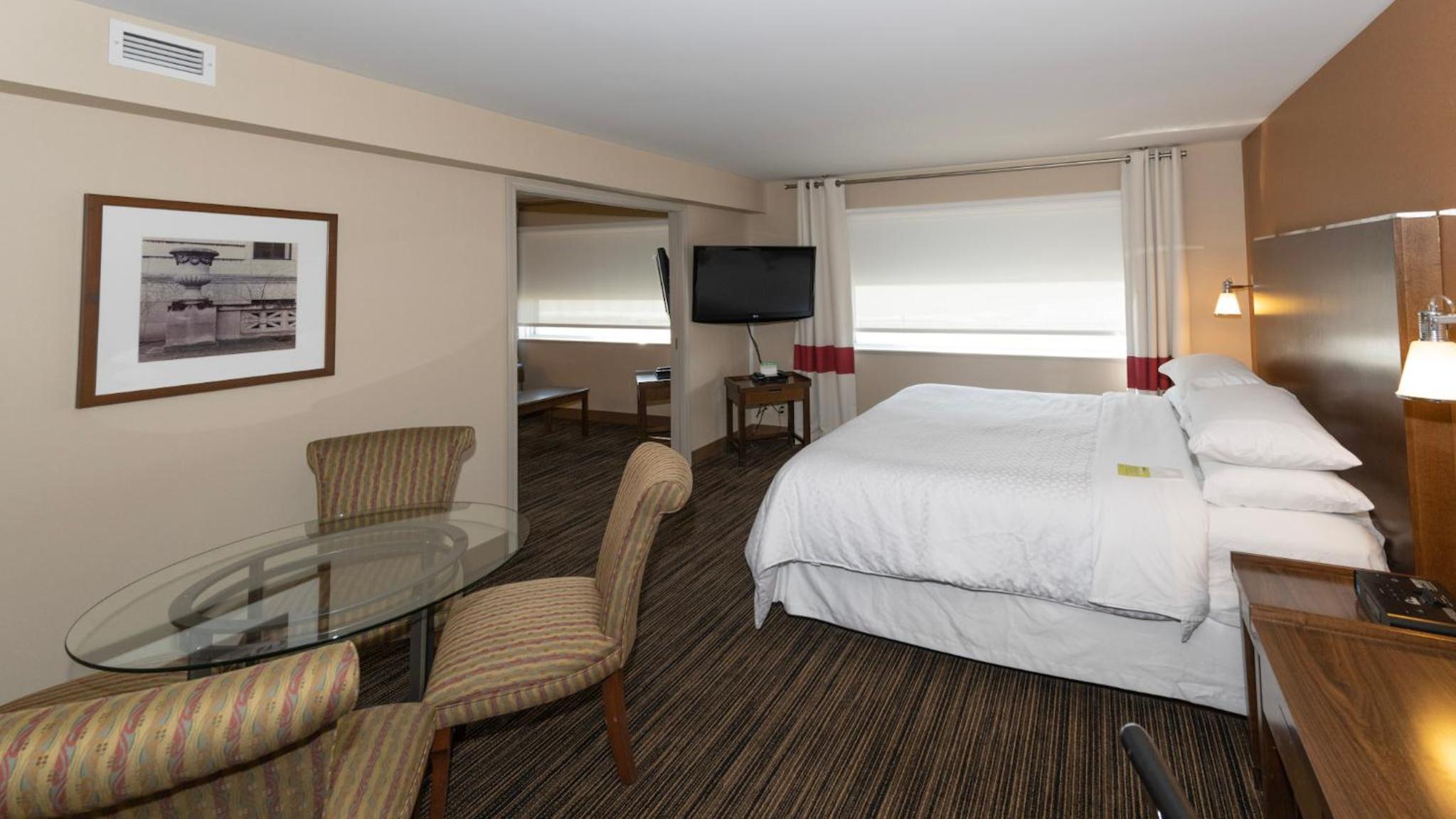 Premier King Suite - Non-Smoking