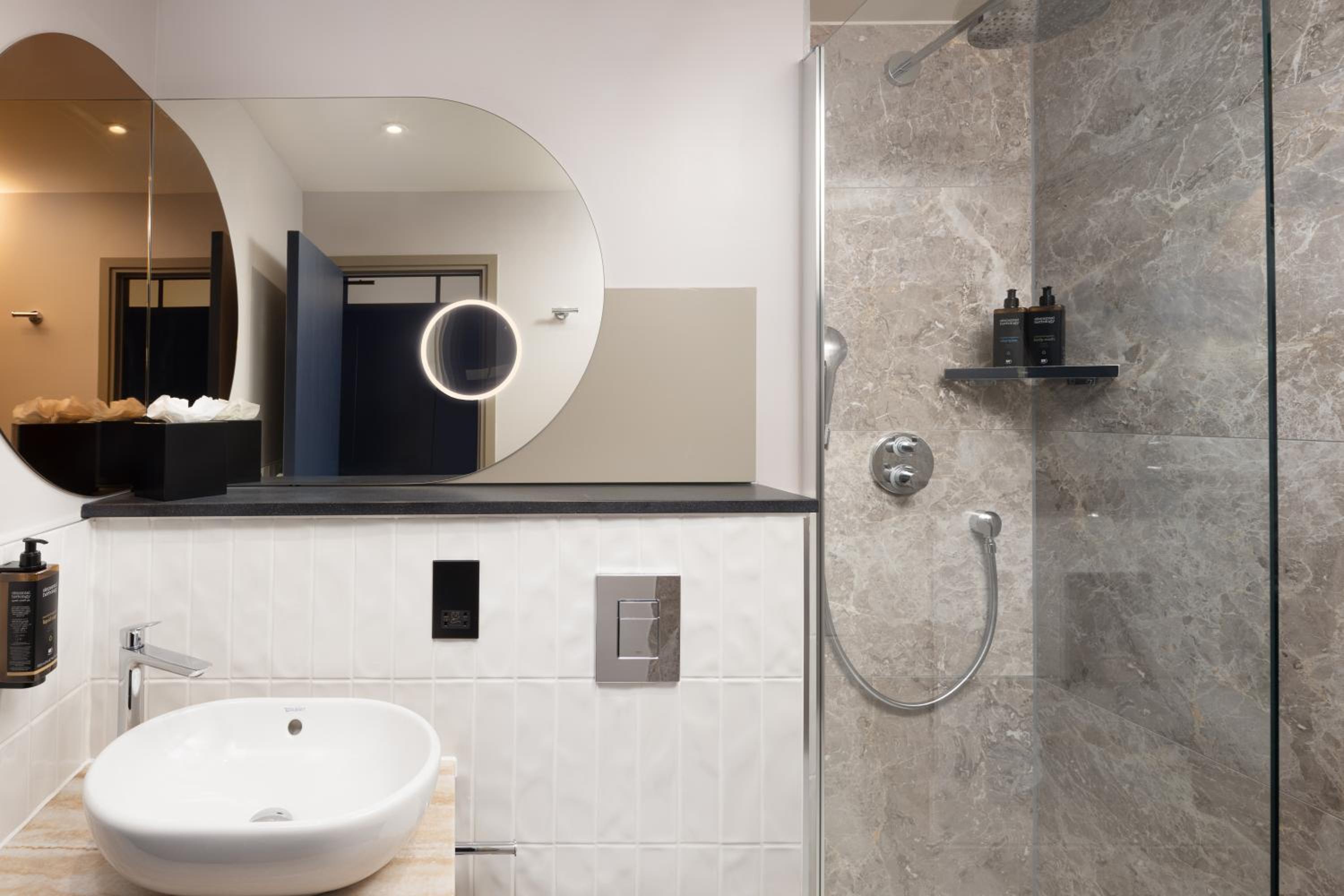 Junior King Suite with City View - High Floor