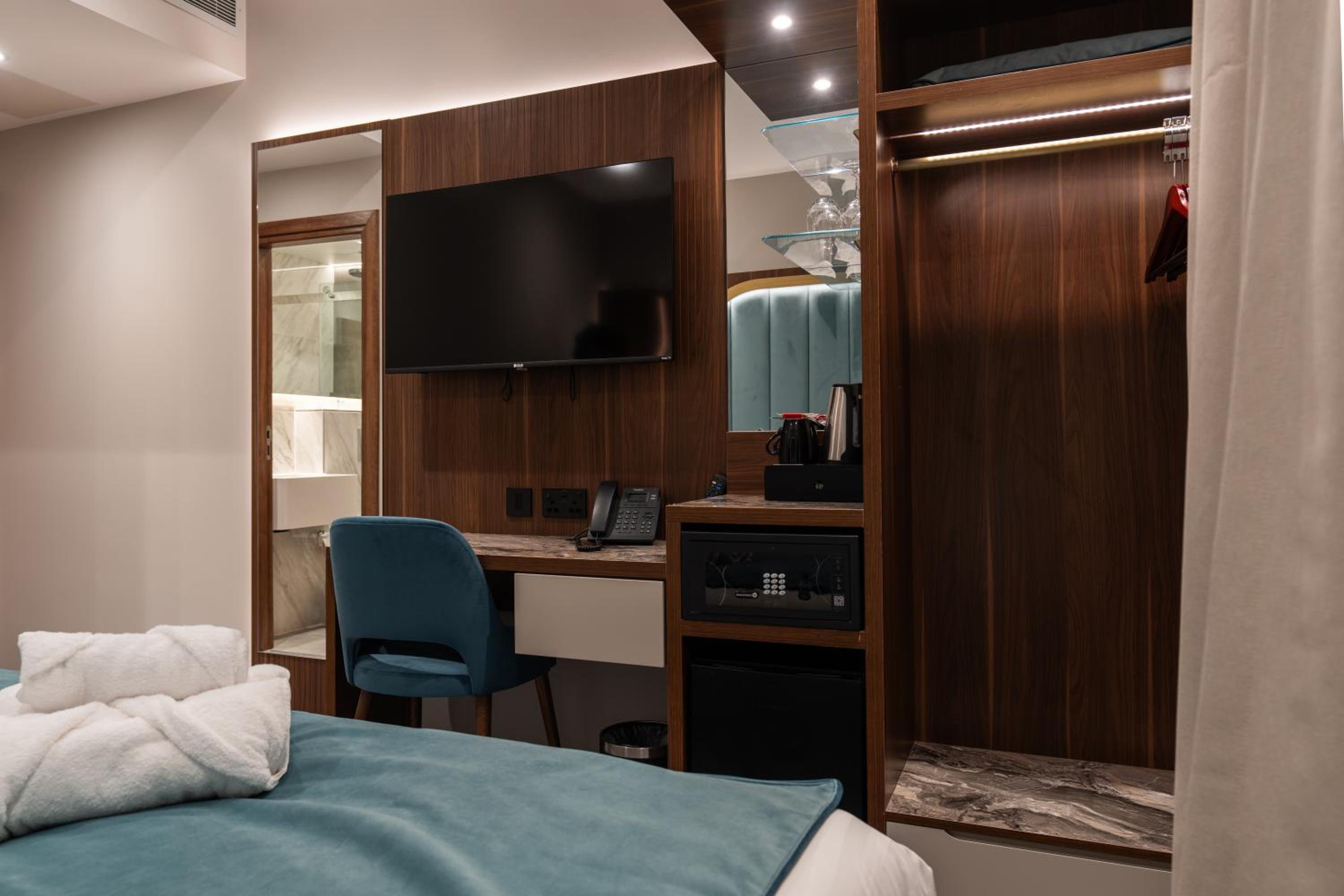 Deluxe Double or Twin Room