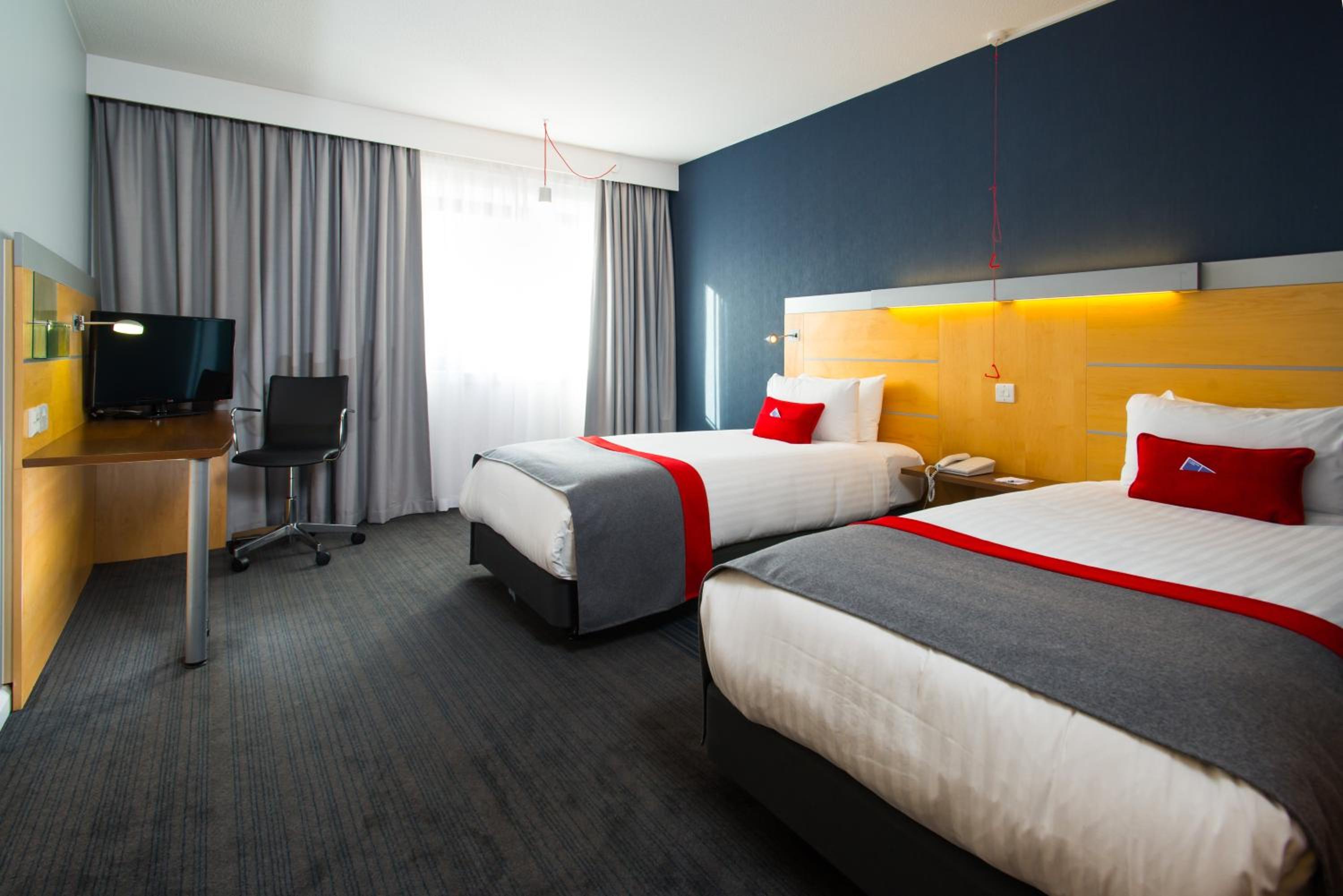 Standard Twin Room with Free Hot Breakfast - Accessible